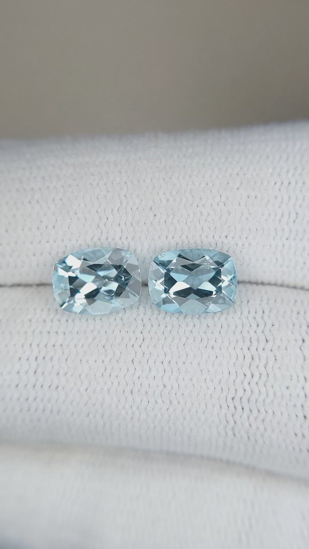 2.12&nbsp;Ct.Tw.Total Carat Weight Aquamarine Pair from Brazil Size Video