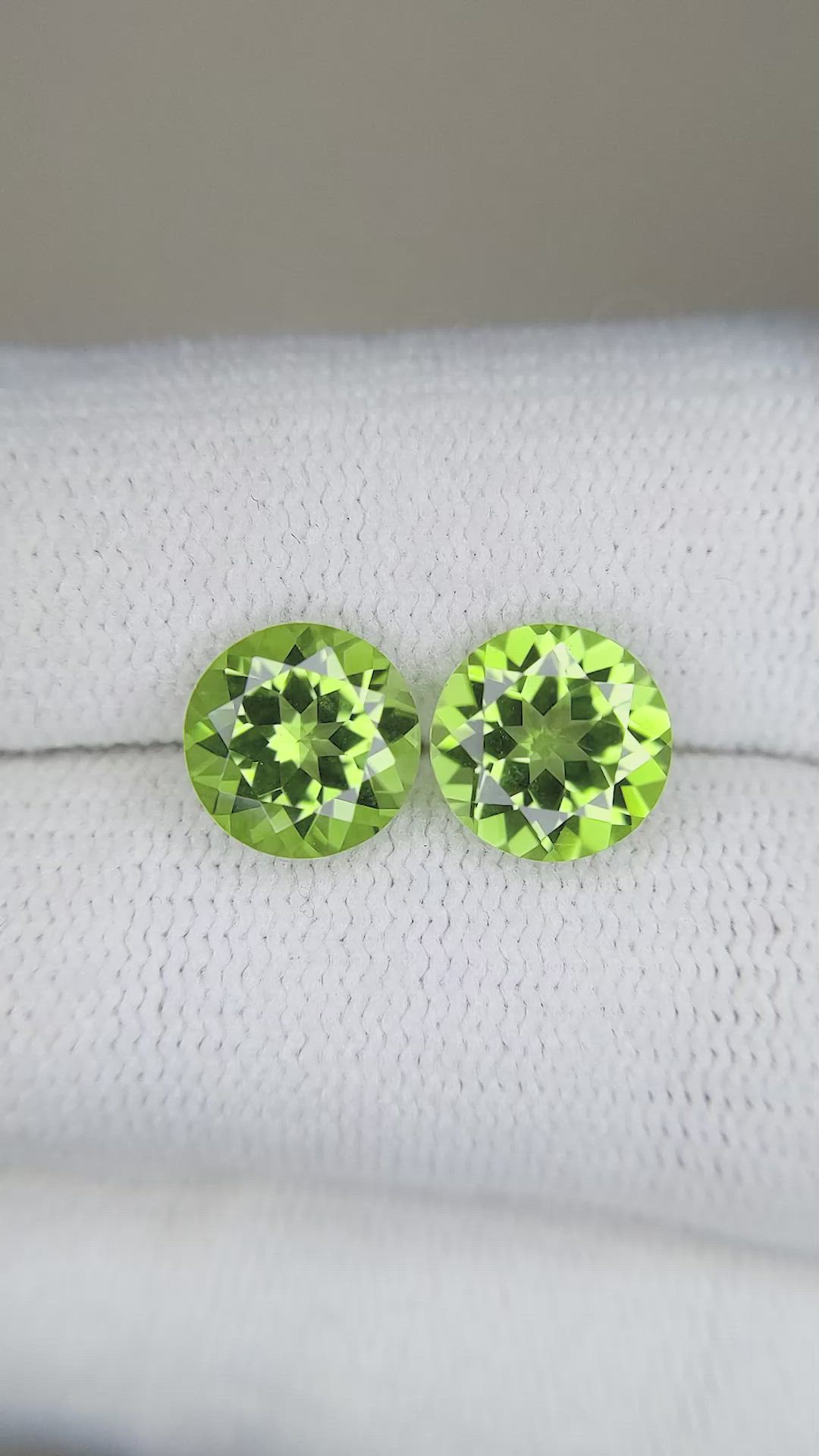 3.95&nbsp;Ct.Tw.Total Carat Weight Yellowish Green Peridot Pair from Burma (Myanmar) Size Video