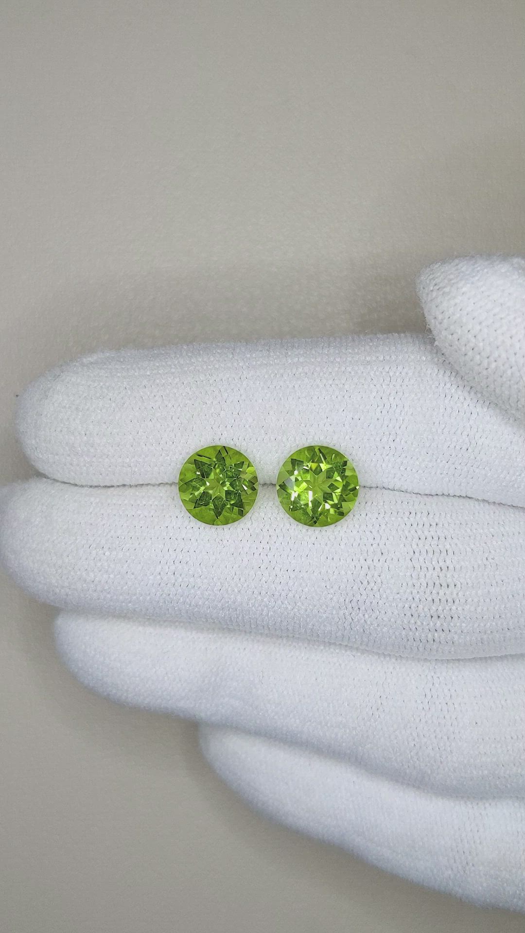 3.95&nbsp;Ct.Tw.Total Carat Weight Yellowish Green Peridot Pair from Burma (Myanmar) Size Video