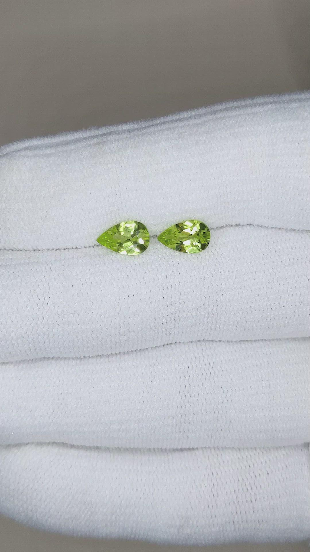 1.68&nbsp;Ct.Tw.Total Carat Weight Yellowish Green Peridot Pair from Burma (Myanmar) Size Video