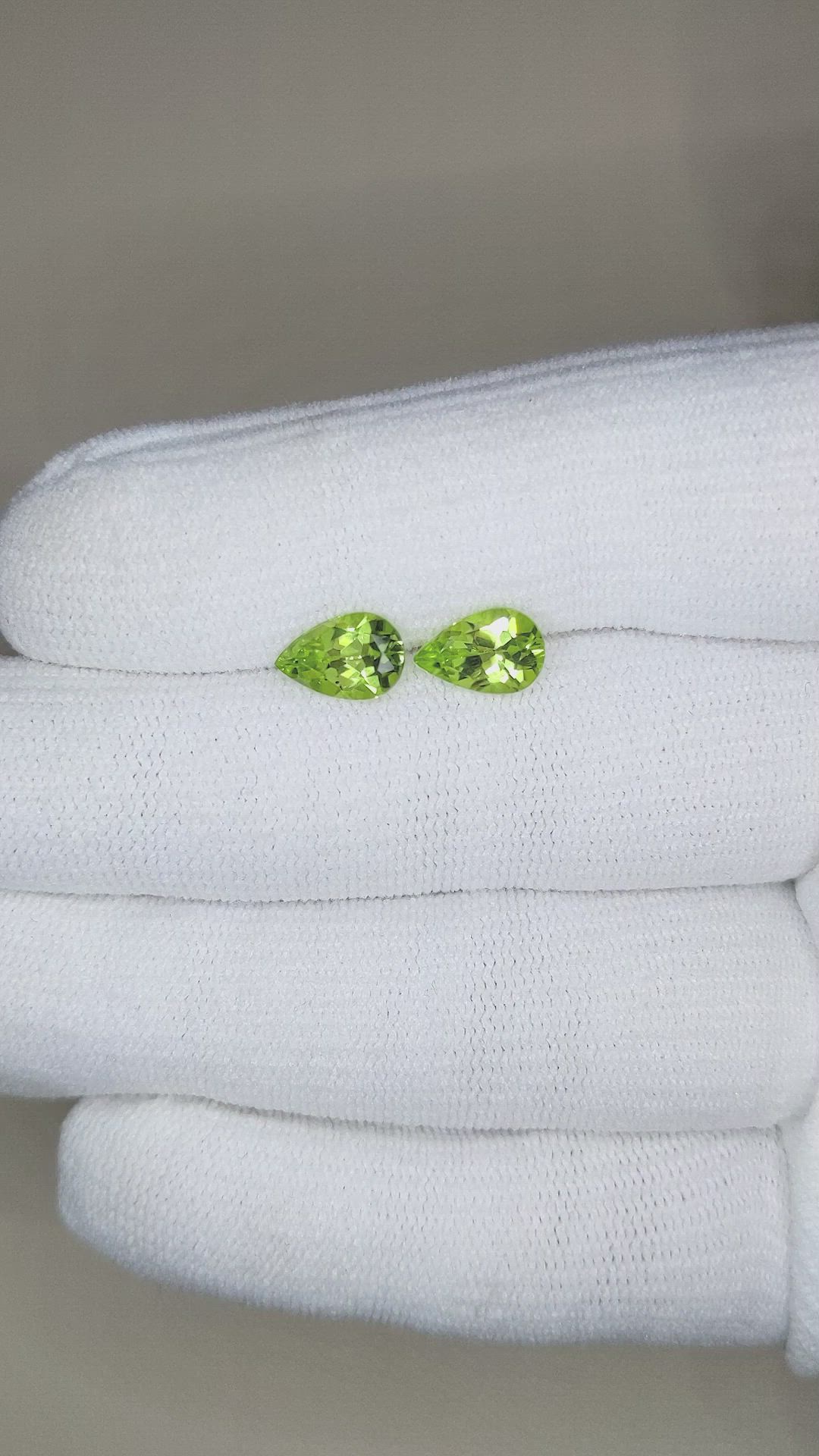 2.50&nbsp;Ct.Tw.Total Carat Weight Yellowish Green Peridot Pair from Burma (Myanmar) Size Video