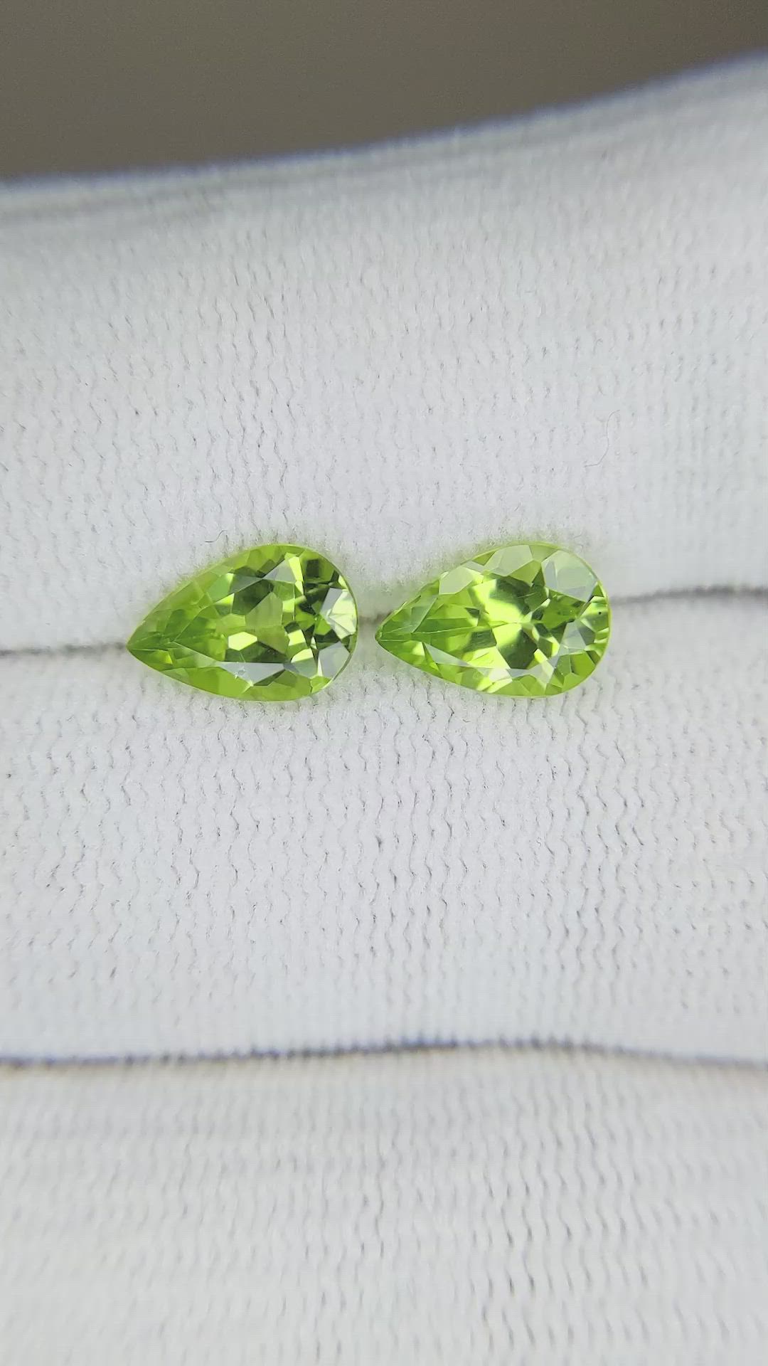 2.50&nbsp;Ct.Tw.Total Carat Weight Yellowish Green Peridot Pair from Burma (Myanmar) Size Video