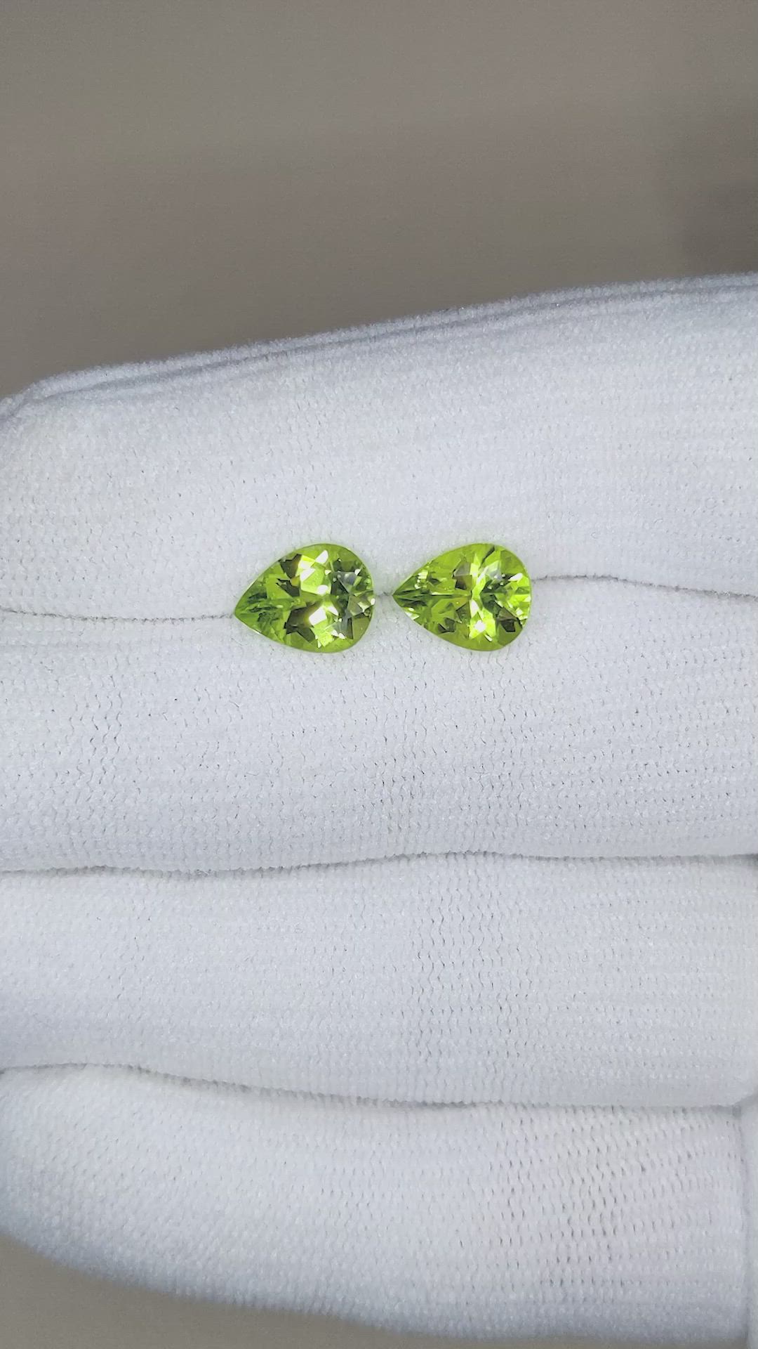 3.62&nbsp;Ct.Tw.Total Carat Weight Yellowish Green Peridot Pair from Burma (Myanmar) Size Video