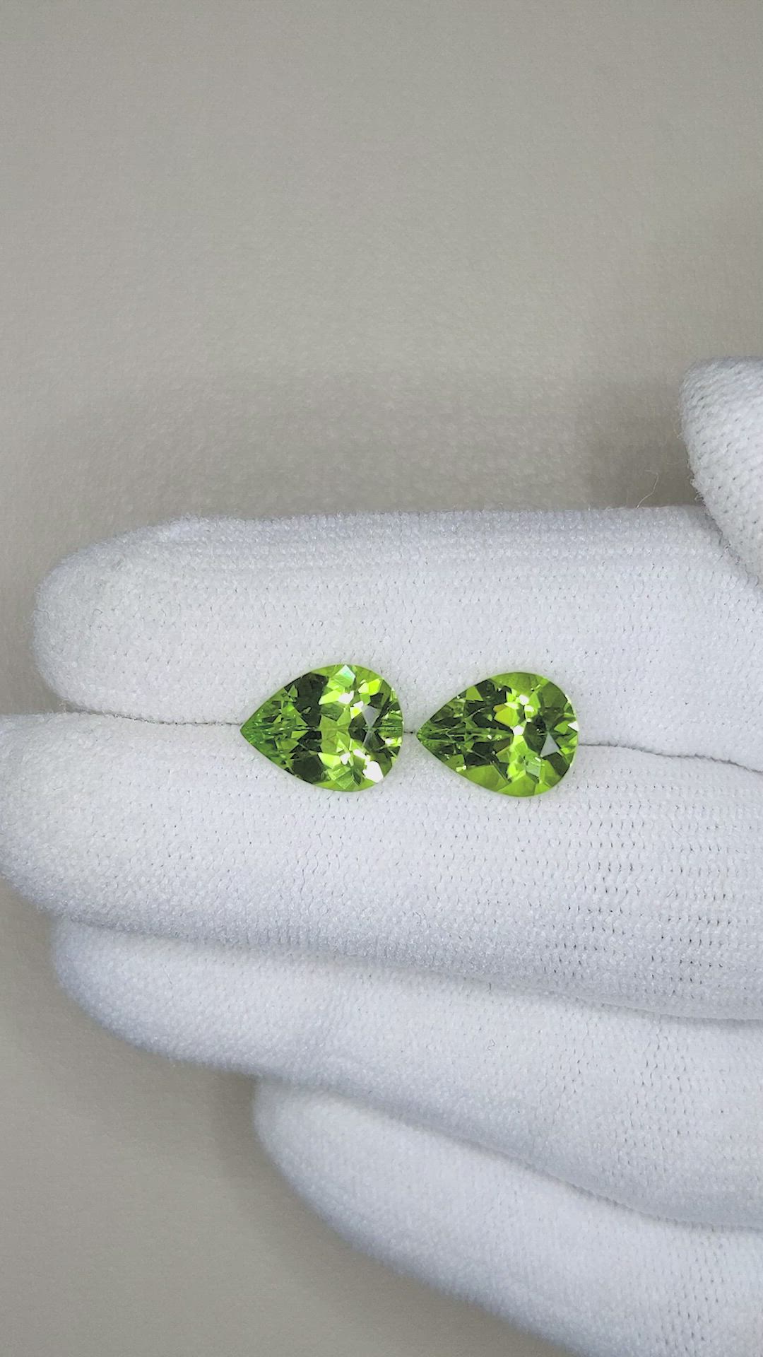 4.69&nbsp;Ct.Tw.Total Carat Weight Peridot Pair from Burma (Myanmar) Size Video