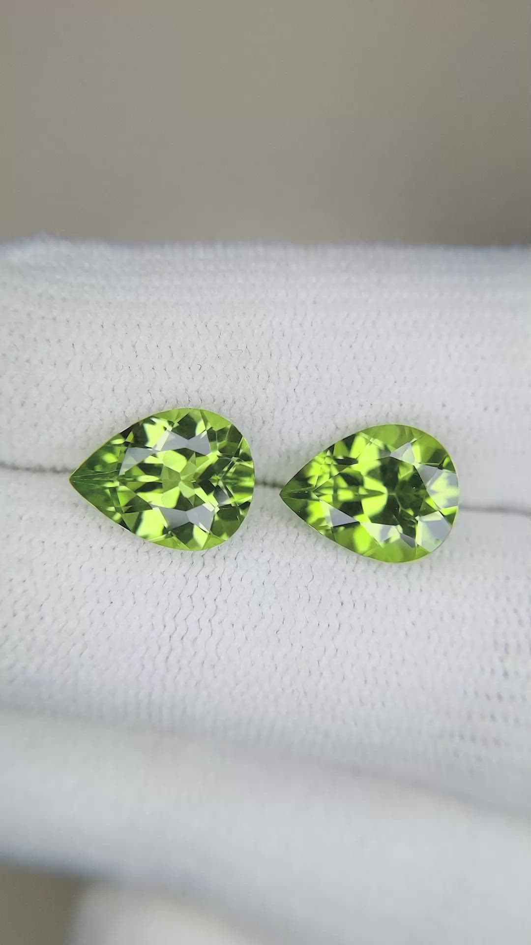 4.69&nbsp;Ct.Tw.Total Carat Weight Peridot Pair from Burma (Myanmar) Size Video