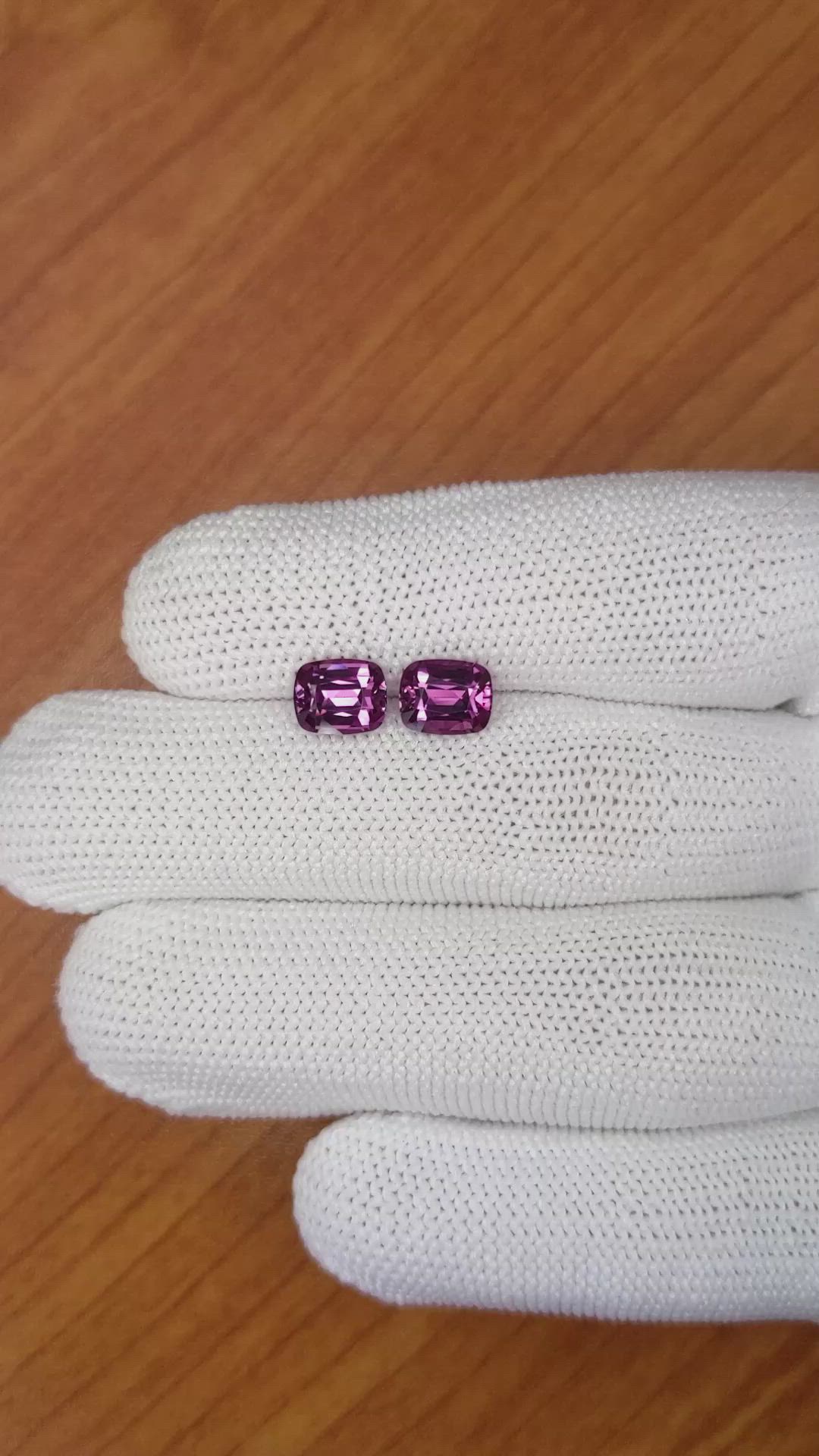 3.35&nbsp;Ct.Tw.Total Carat Weight Spinel Pair from Ceylon (Sri Lanka) Size Video