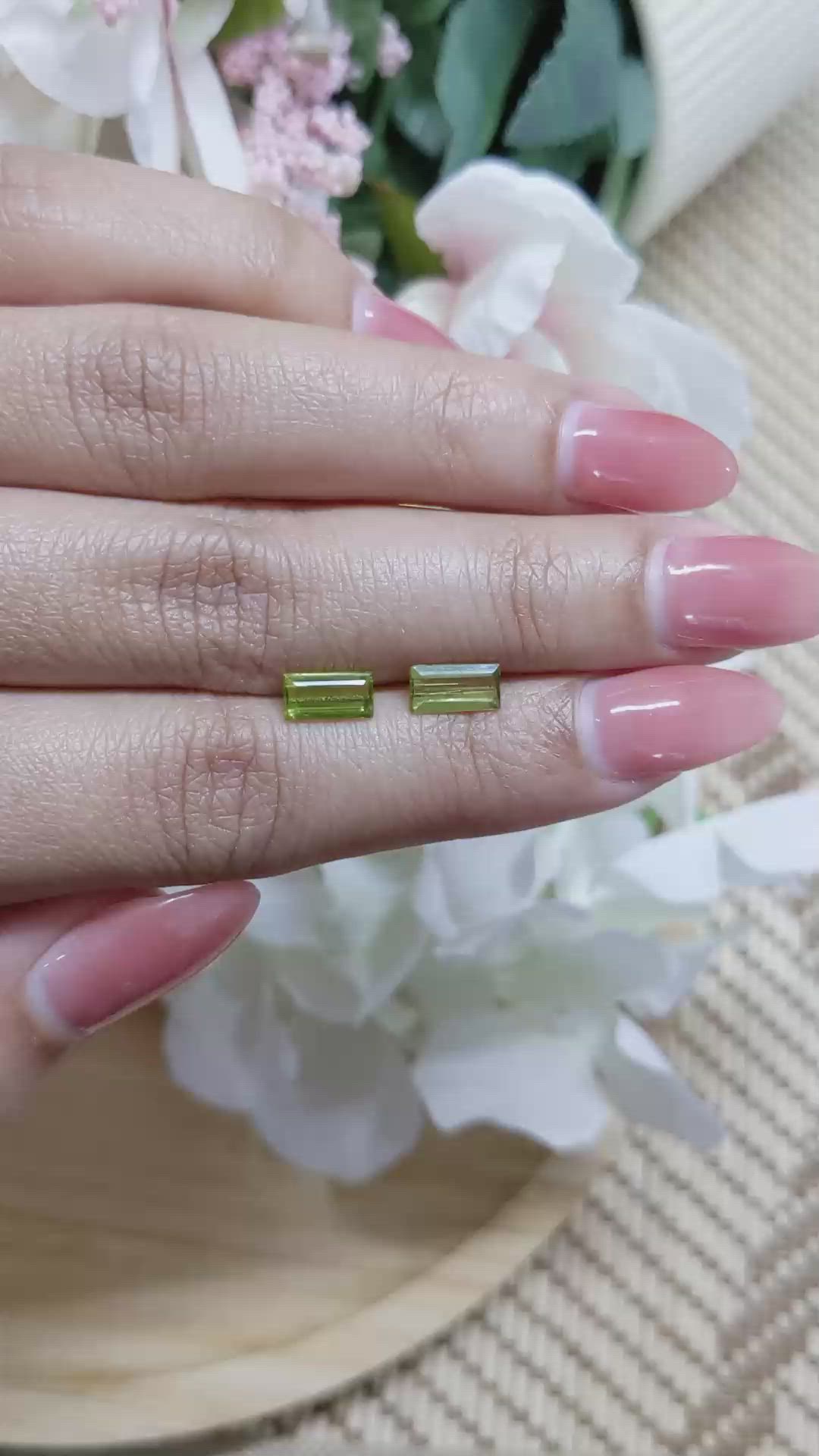 1.49&nbsp;Ct.Tw.Total Carat Weight Peridot Pair from Ceylon (Sri Lanka) Size Video