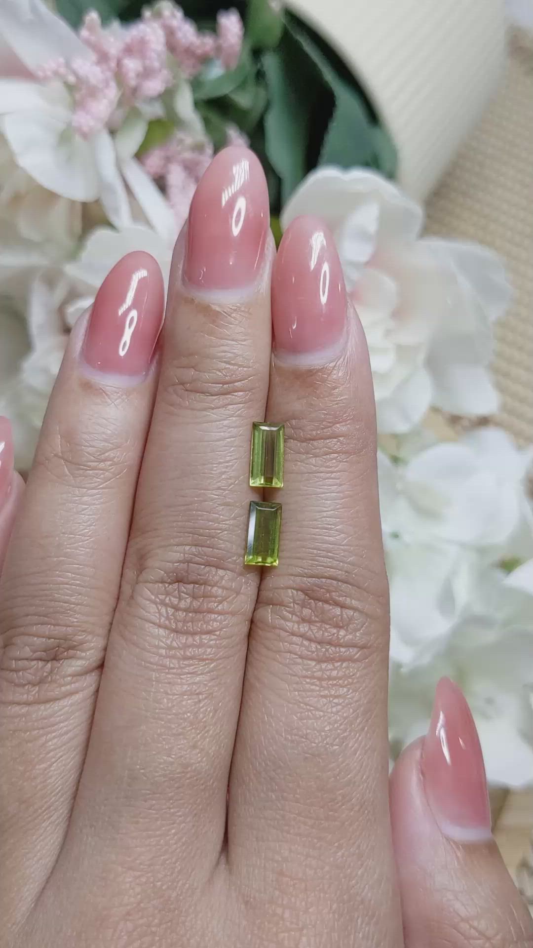 1.49&nbsp;Ct.Tw.Total Carat Weight Peridot Pair from Ceylon (Sri Lanka) Size Video