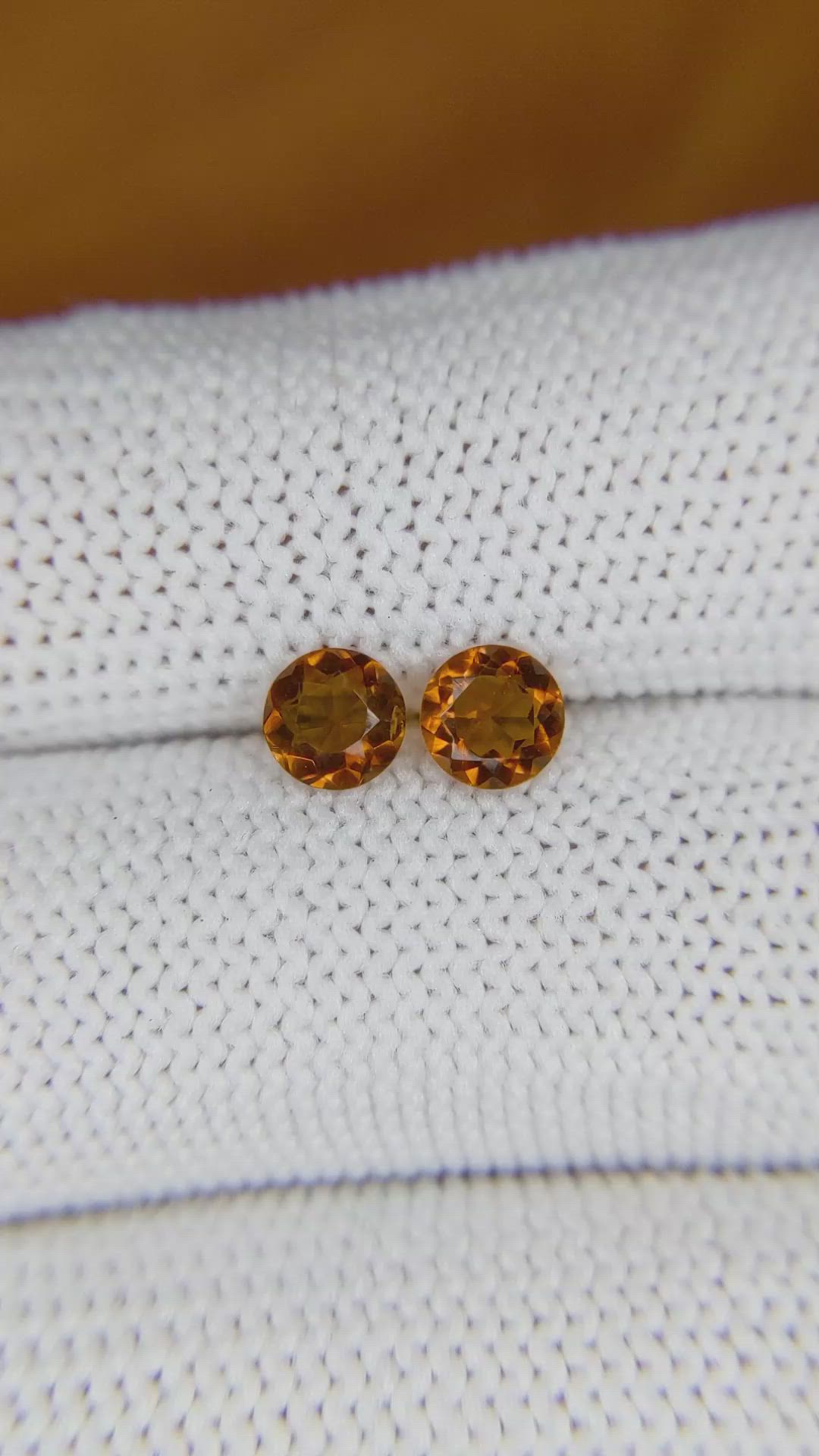 0.80&nbsp;Ct.Tw.Total Carat Weight Citrine Pair from Ceylon (Sri Lanka) Size Video