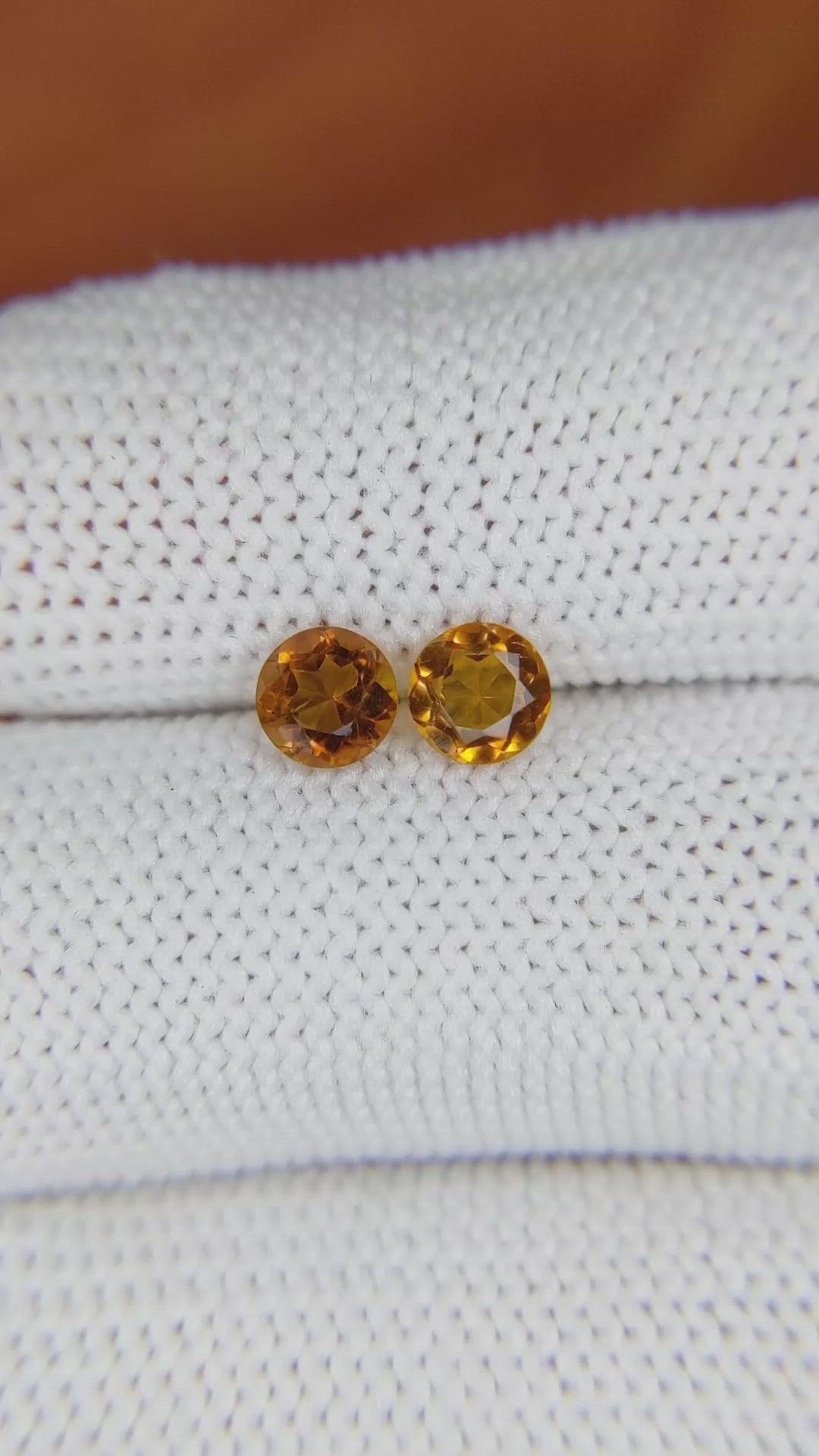 0.91&nbsp;Ct.Tw.Total Carat Weight Citrine Pair from Ceylon (Sri Lanka) Size Video
