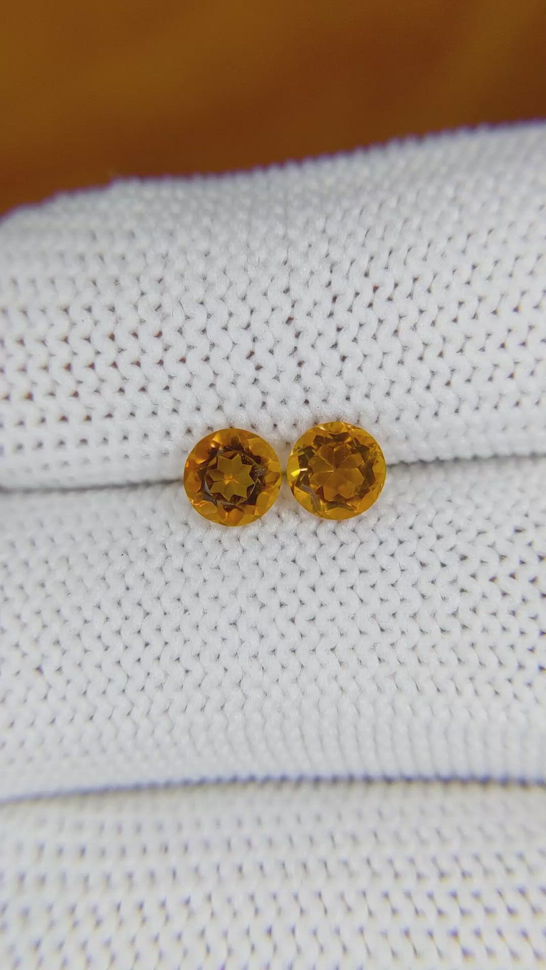 0.95&nbsp;Ct.Tw.Total Carat Weight Citrine Pair from Ceylon (Sri Lanka) Size Video