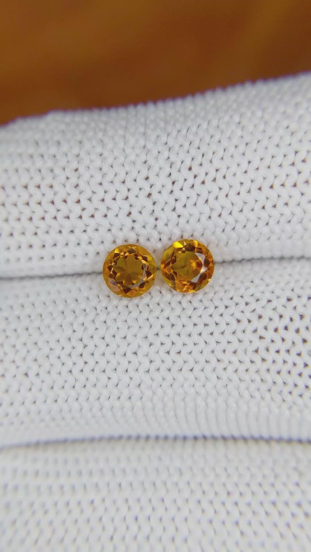 0.94&nbsp;Ct.Tw.Total Carat Weight Citrine Pair from Ceylon (Sri Lanka) Size Video