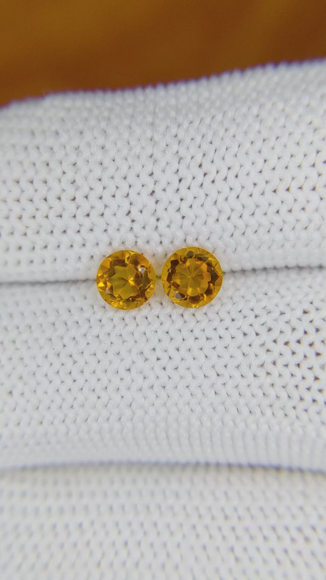 0.98&nbsp;Ct.Tw.Total Carat Weight Citrine Pair from Ceylon (Sri Lanka) Size Video