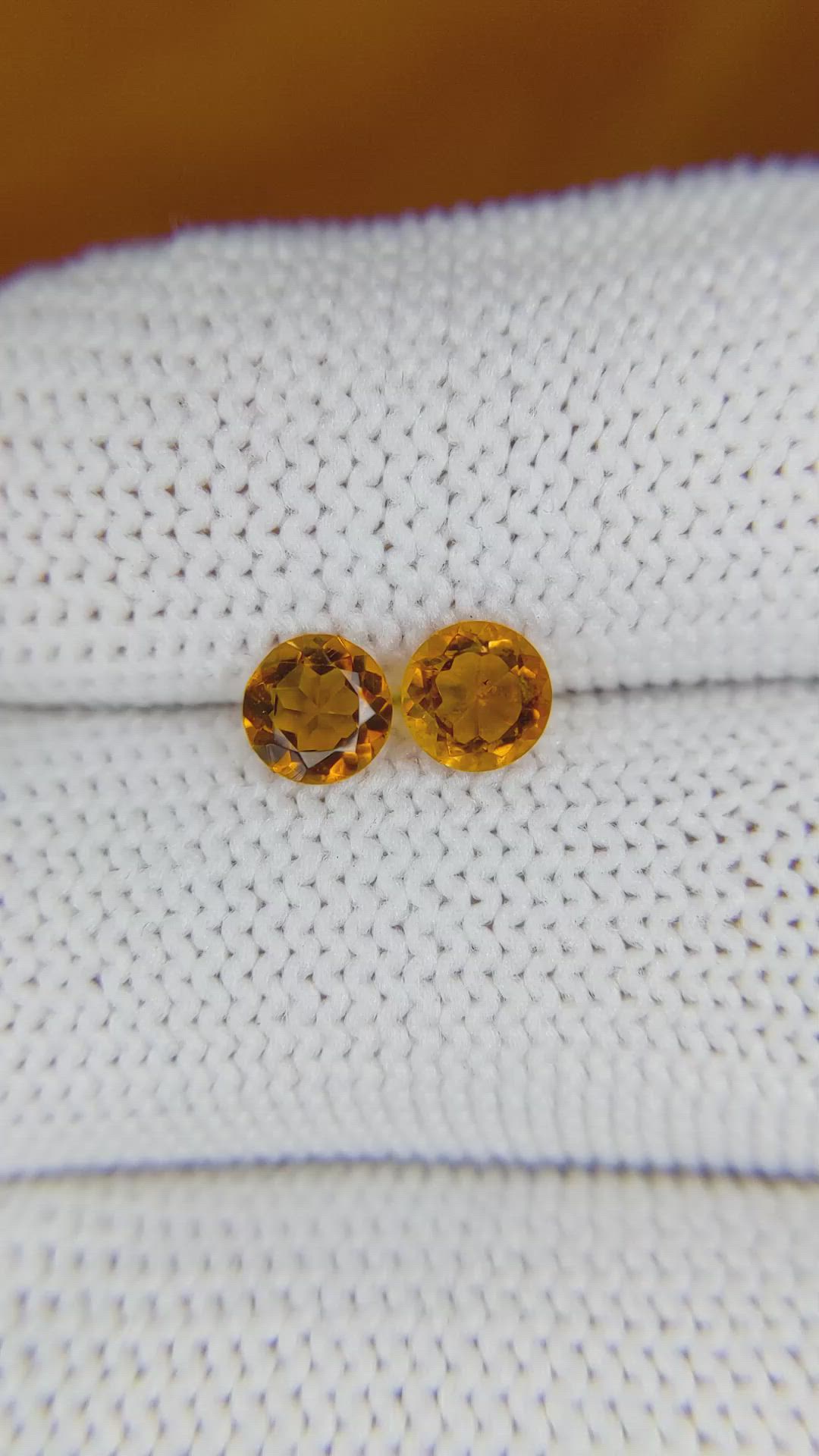 0.85&nbsp;Ct.Tw.Total Carat Weight Citrine Pair from Ceylon (Sri Lanka) Size Video