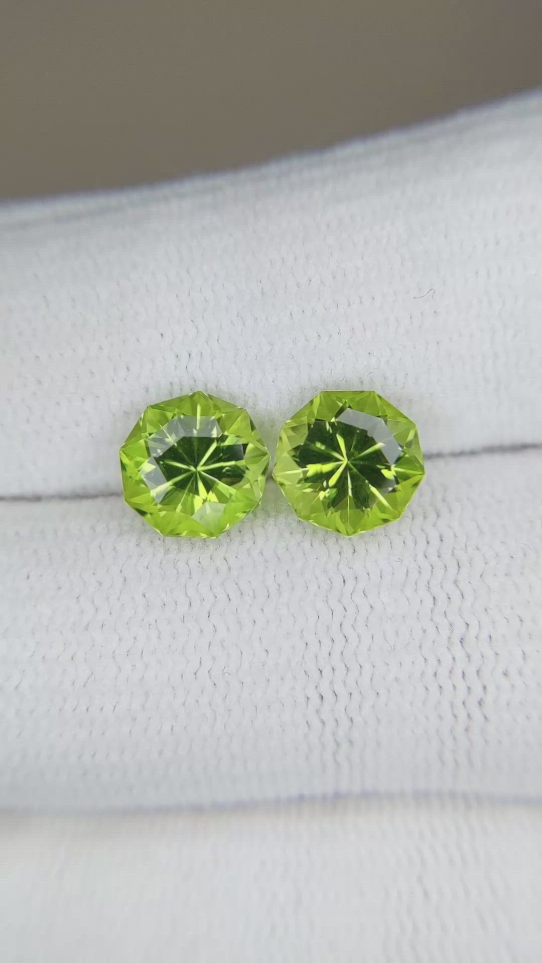 4.60&nbsp;Ct.Tw.Total Carat Weight Yellowish Green Peridot Pair from Afghanistan Size Video
