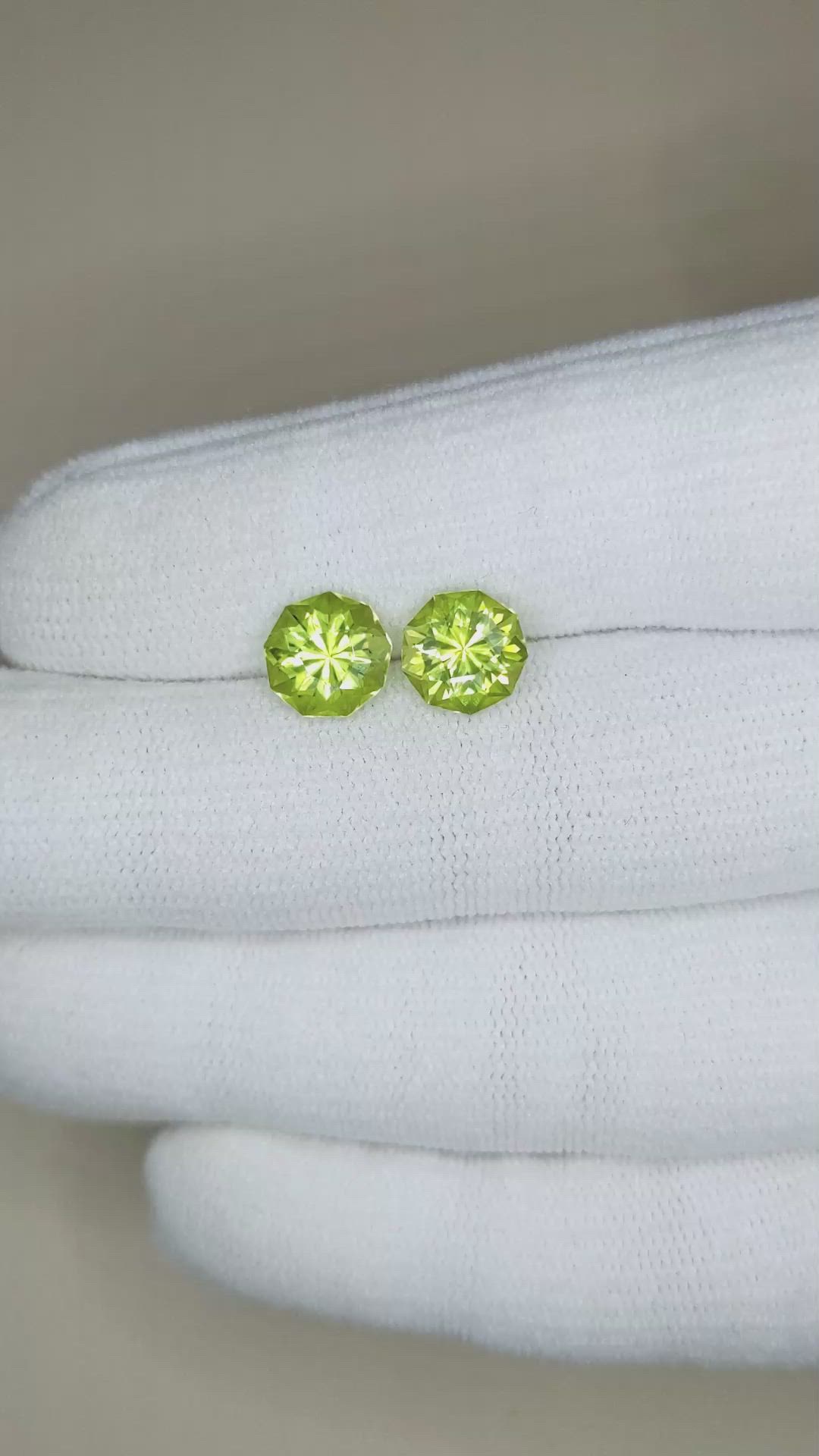 4.60&nbsp;Ct.Tw.Total Carat Weight Yellowish Green Peridot Pair from Afghanistan Size Video