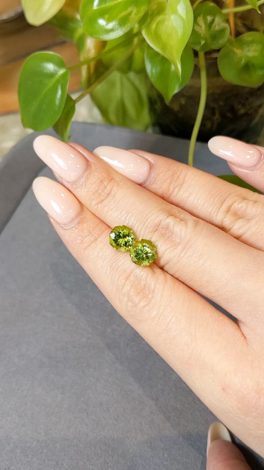 4.60&nbsp;Ct.Tw.Total Carat Weight Yellowish Green Peridot Pair from Afghanistan Size Video