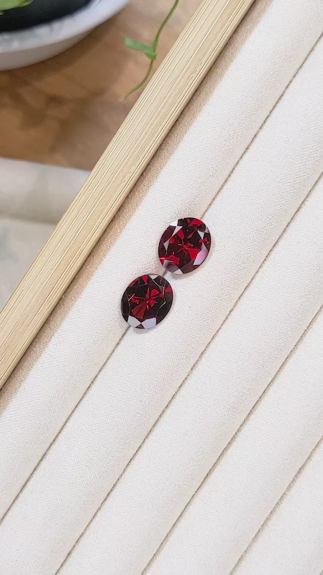 9.16&nbsp;Ct.Tw.Total Carat Weight Orangish Red Garnet Pair from Tanzania Size Video