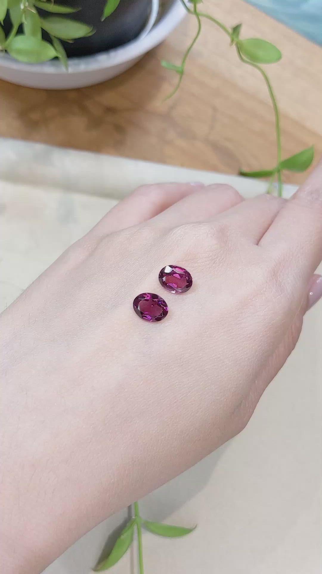 3.92&nbsp;Ct.Tw.Total Carat Weight Purplish Pink Rhodolite Garnet Pair from Tanzania Size Video