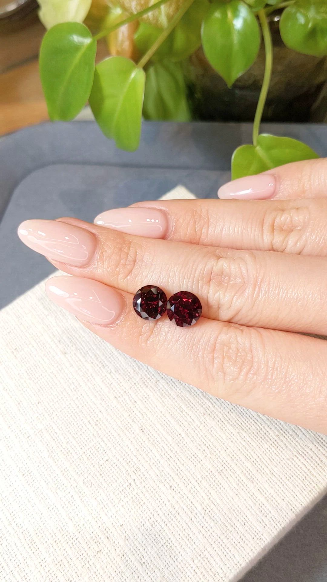 7.14&nbsp;Ct.Tw.Total Carat Weight Pinkish Purple Rhodolite Garnet Pair from Tanzania Size Video