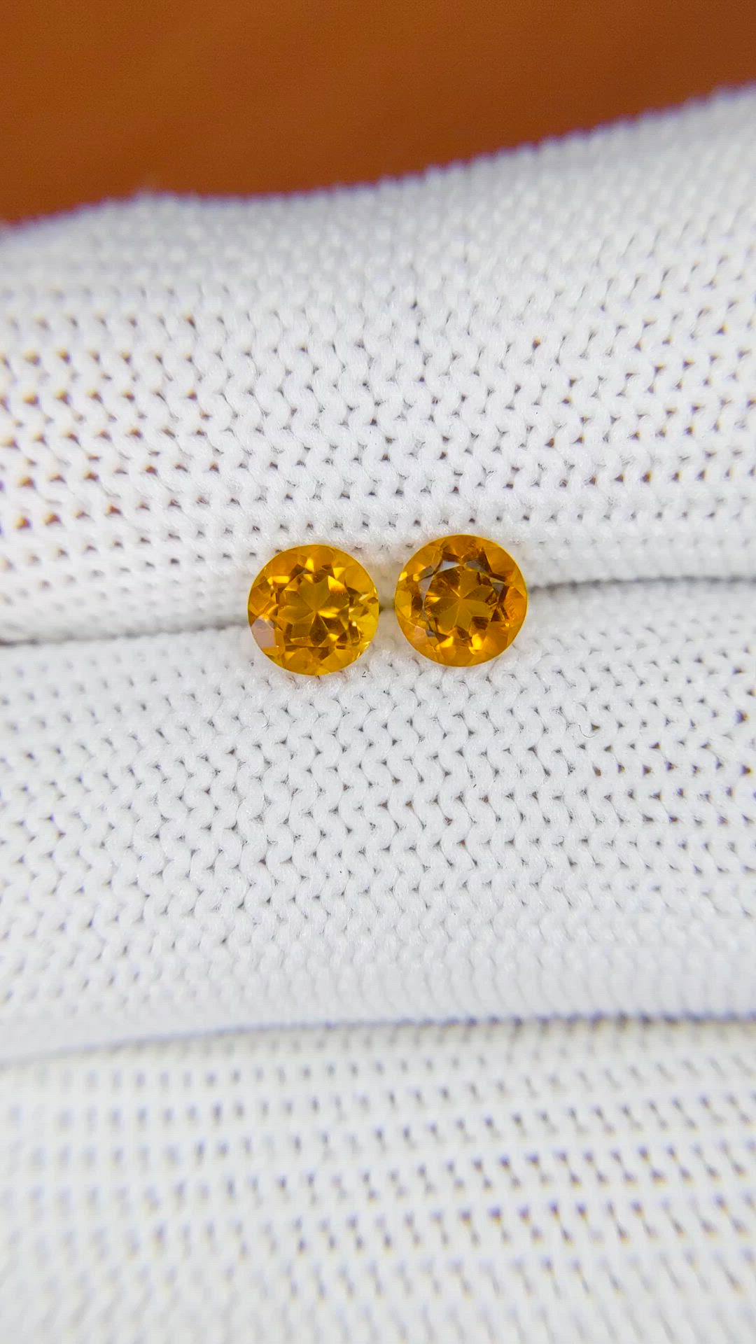 0.95&nbsp;Ct.Tw.Total Carat Weight Yellowish Orange Madeira Citrine Pair from Brazil Size Video