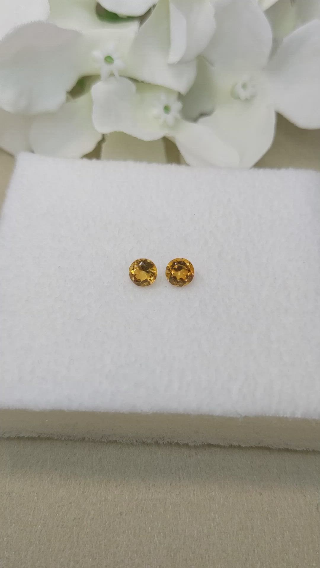 1.00&nbsp;Ct.Tw.Total Carat Weight Yellowish Orange Madeira Citrine Pair from Brazil Size Video