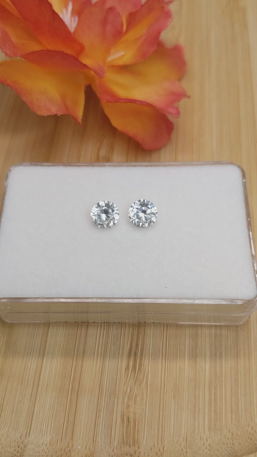 2.20&nbsp;Ct.Tw.Total Carat Weight White Zircon Pair from Ceylon (Sri Lanka) Size Video