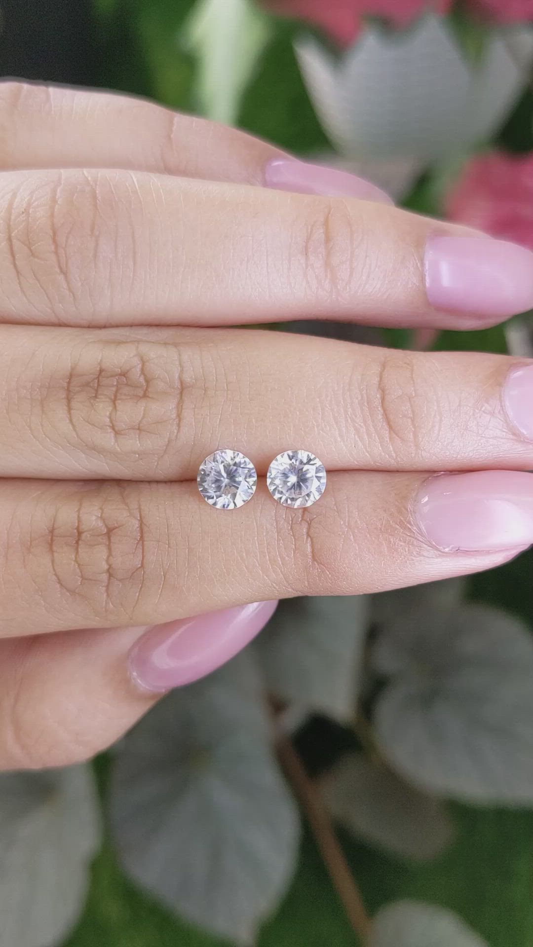 2.20&nbsp;Ct.Tw.Total Carat Weight White Zircon Pair from Ceylon (Sri Lanka) Size Video