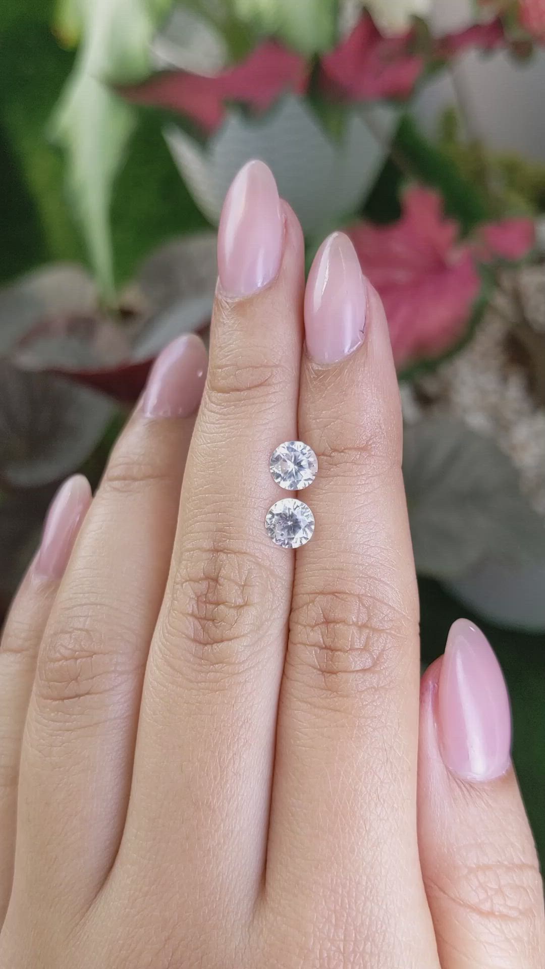 2.20&nbsp;Ct.Tw.Total Carat Weight White Zircon Pair from Ceylon (Sri Lanka) Size Video