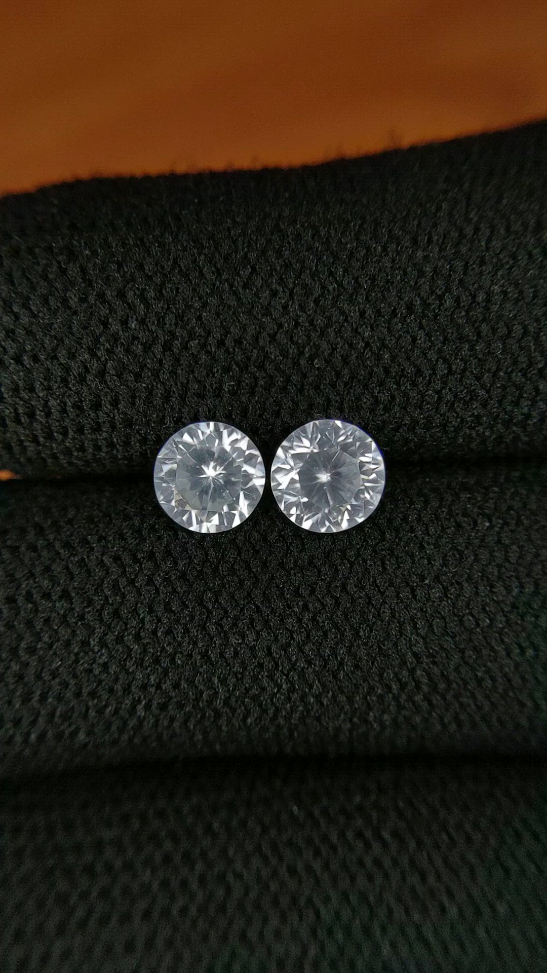 2.20&nbsp;Ct.Tw.Total Carat Weight White Zircon Pair from Ceylon (Sri Lanka) Size Video