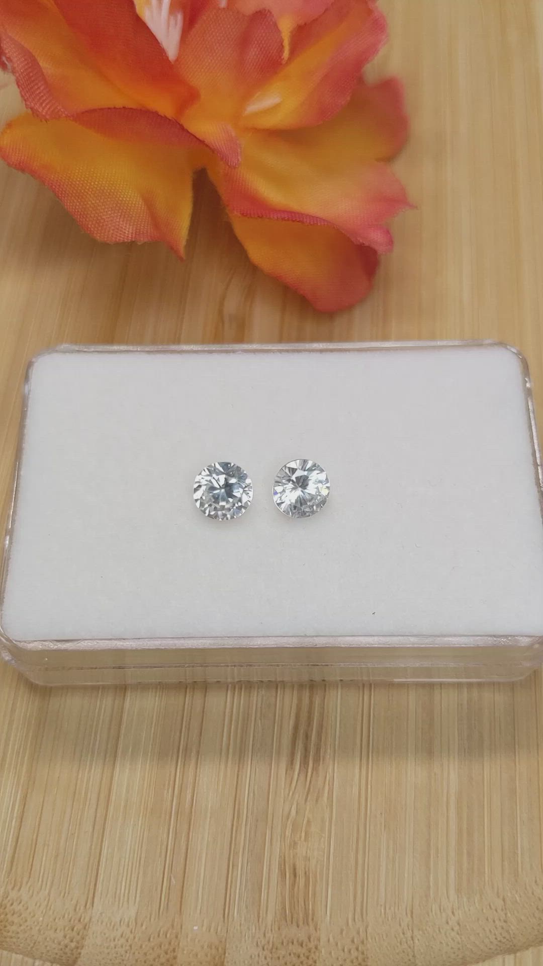 2.08&nbsp;Ct.Tw.Total Carat Weight White Zircon Pair from Ceylon (Sri Lanka) Size Video