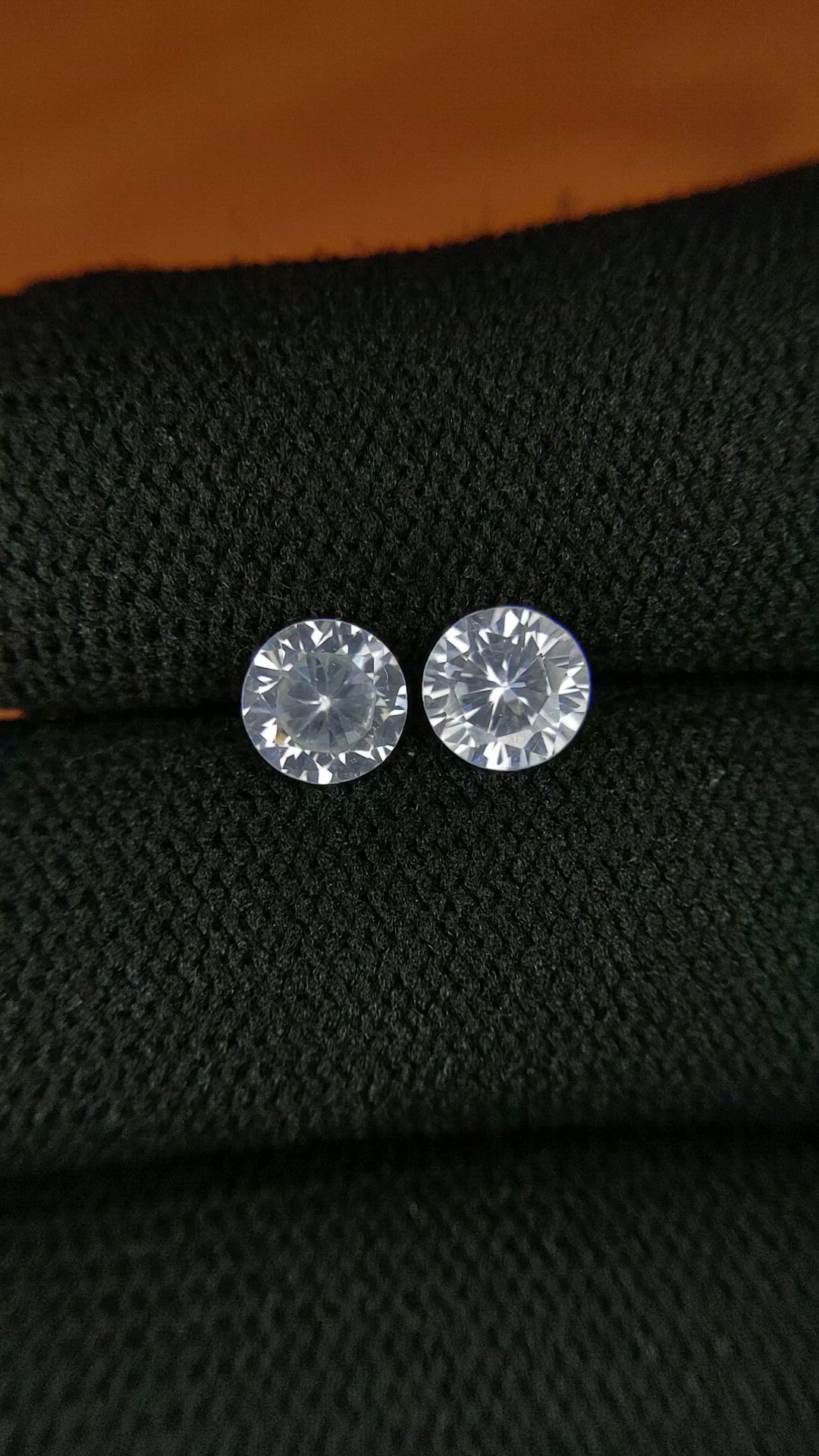 2.08&nbsp;Ct.Tw.Total Carat Weight White Zircon Pair from Ceylon (Sri Lanka) Size Video