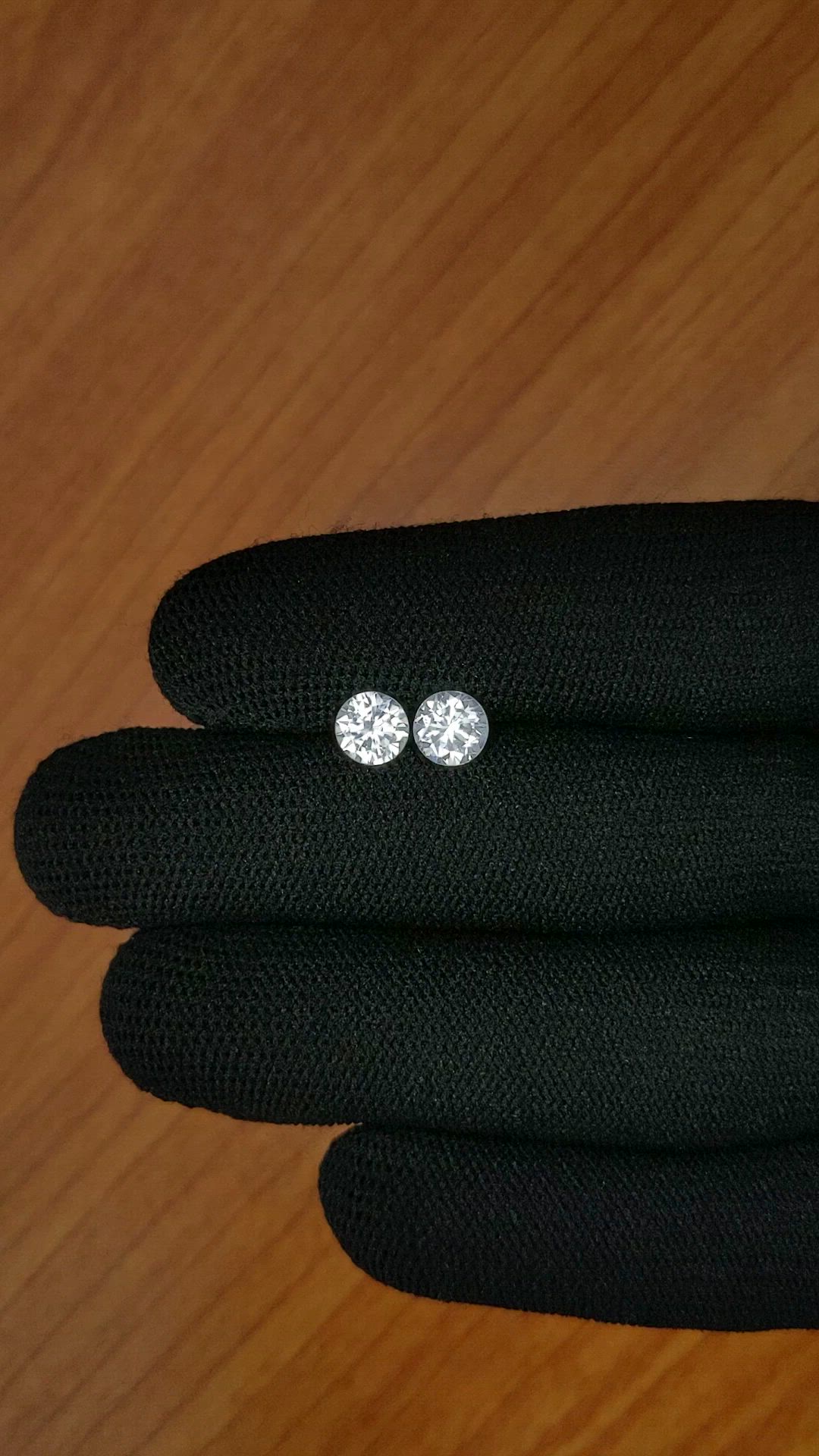 2.22&nbsp;Ct.Tw.Total Carat Weight White Zircon Pair from Ceylon (Sri Lanka) Size Video
