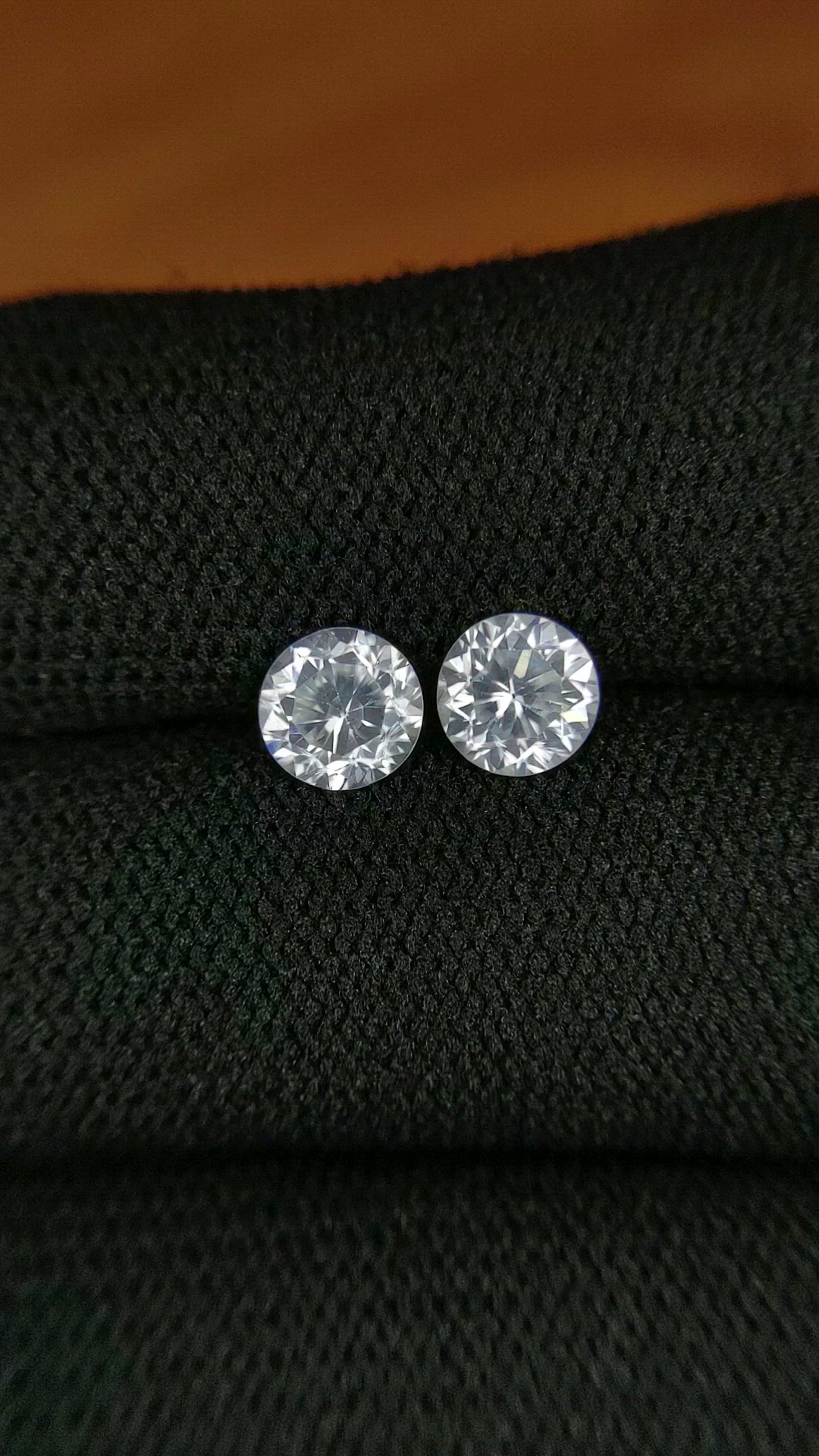 2.49&nbsp;Ct.Tw.Total Carat Weight White Zircon Pair from Ceylon (Sri Lanka) Size Video