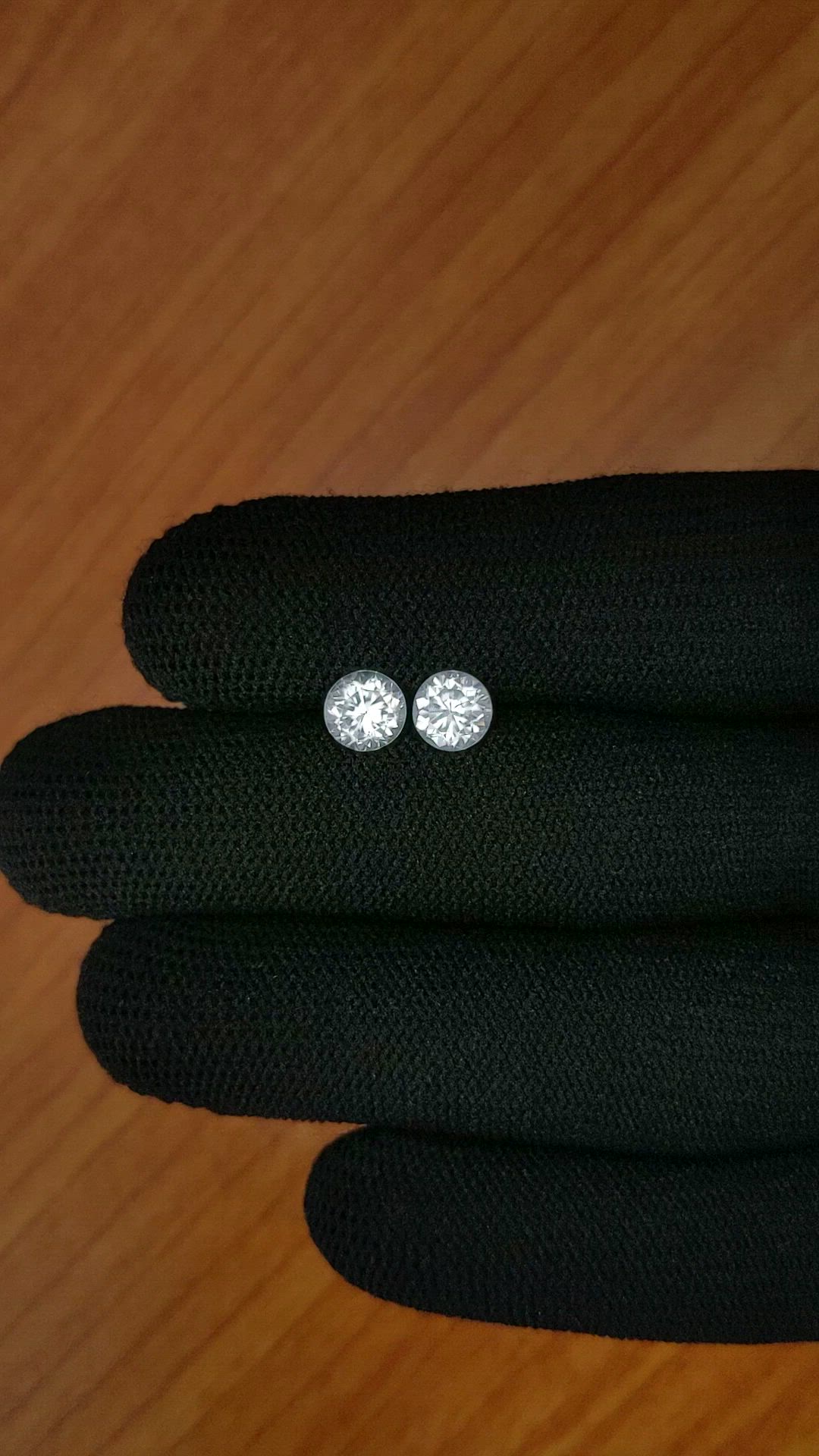 2.49&nbsp;Ct.Tw.Total Carat Weight White Zircon Pair from Ceylon (Sri Lanka) Size Video