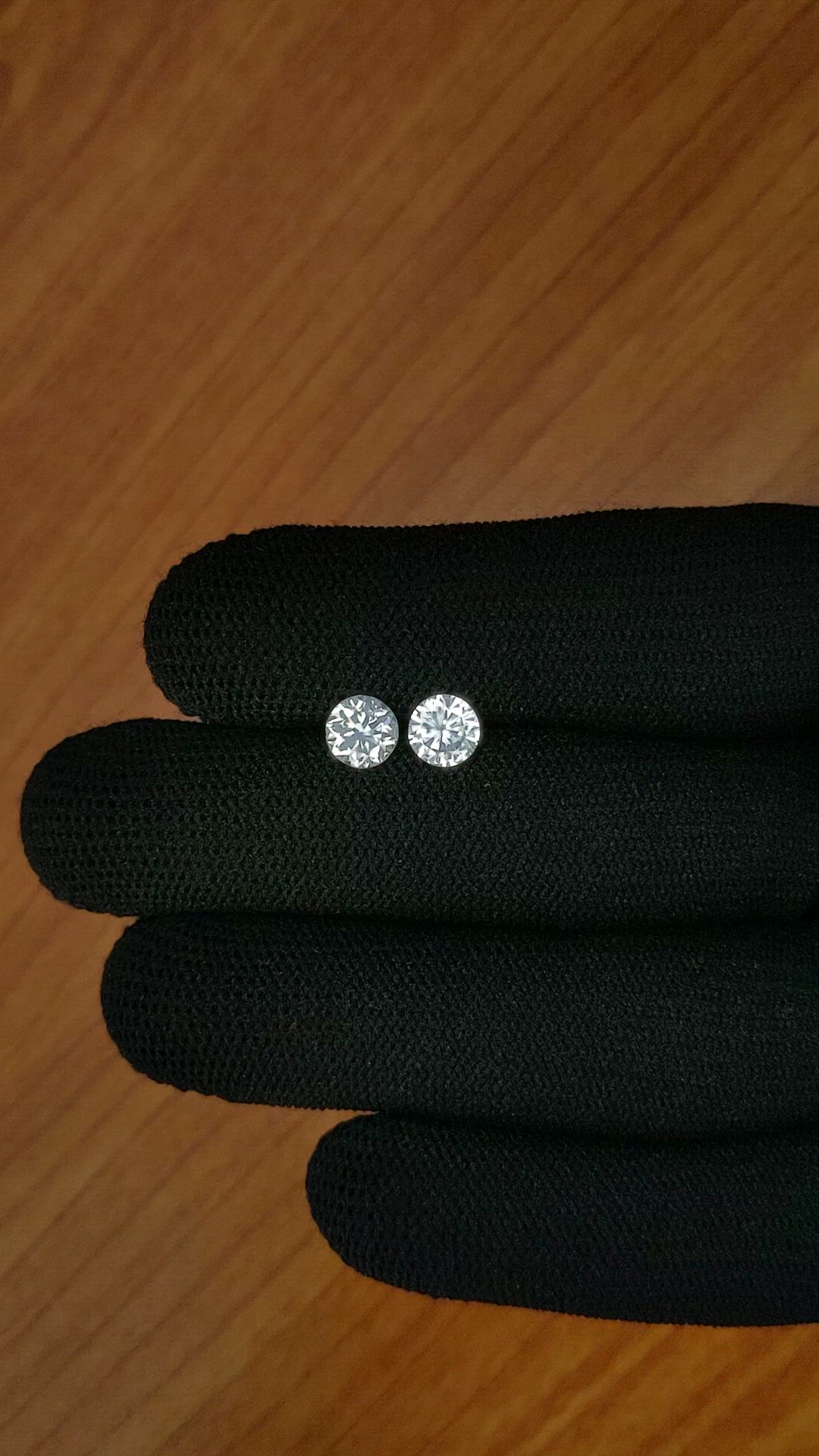 2.11&nbsp;Ct.Tw.Total Carat Weight White Zircon Pair from Ceylon (Sri Lanka) Size Video