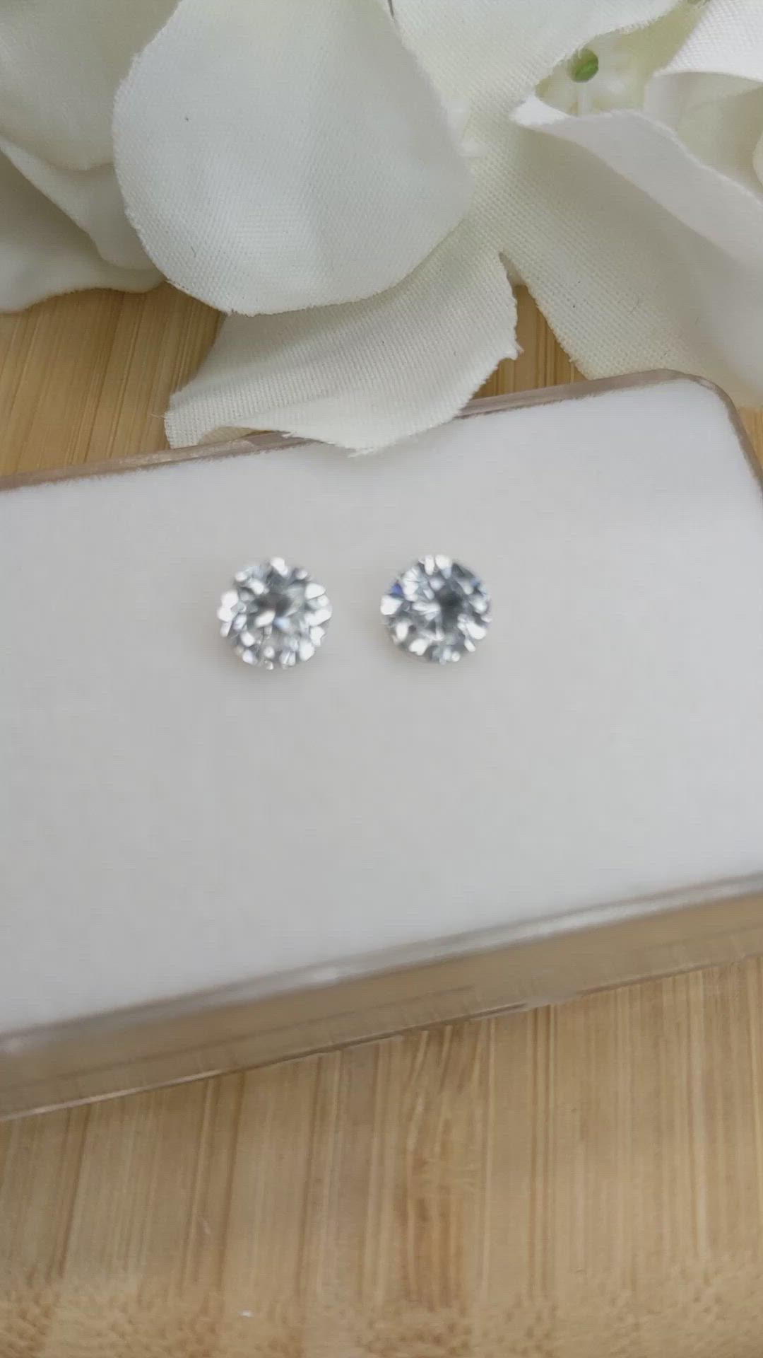 2.11&nbsp;Ct.Tw.Total Carat Weight White Zircon Pair from Ceylon (Sri Lanka) Size Video