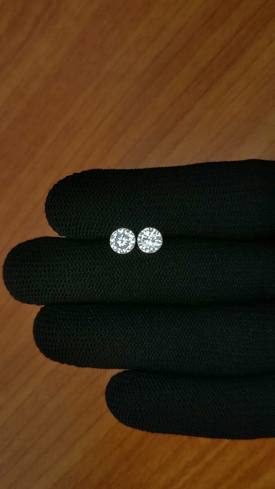 2.15&nbsp;Ct.Tw.Total Carat Weight Zircon Pair from Ceylon (Sri Lanka) Size Video