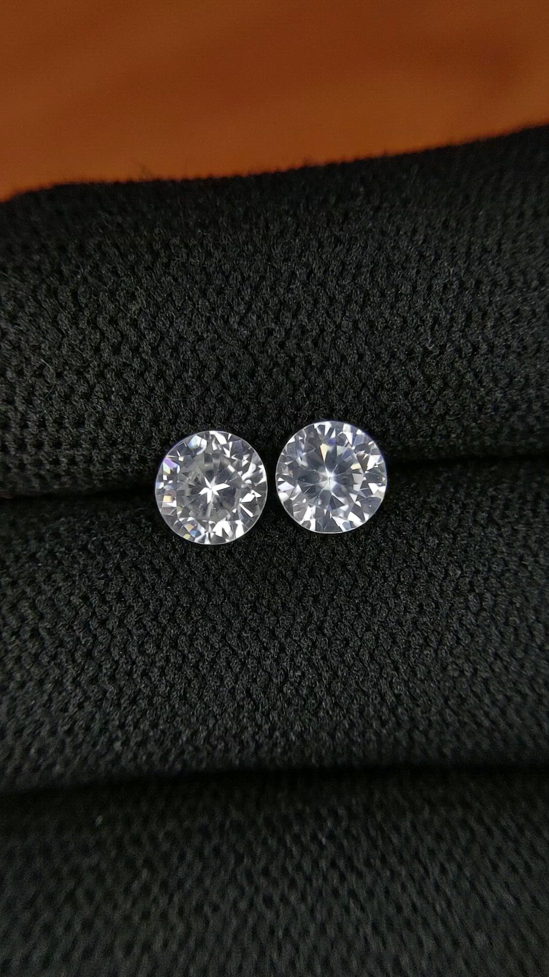 2.15&nbsp;Ct.Tw.Total Carat Weight Zircon Pair from Ceylon (Sri Lanka) Size Video