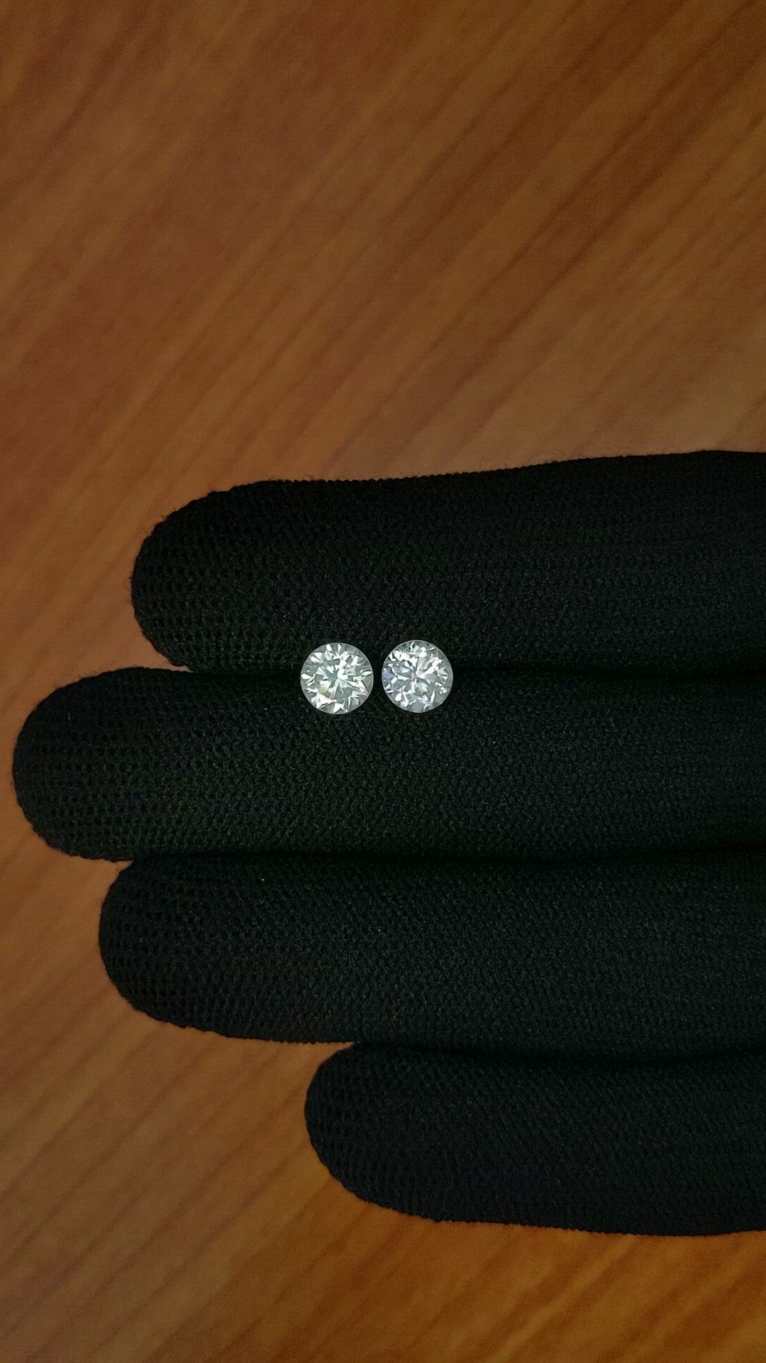 2.40&nbsp;Ct.Tw.Total Carat Weight White Zircon Pair from Ceylon (Sri Lanka) Size Video