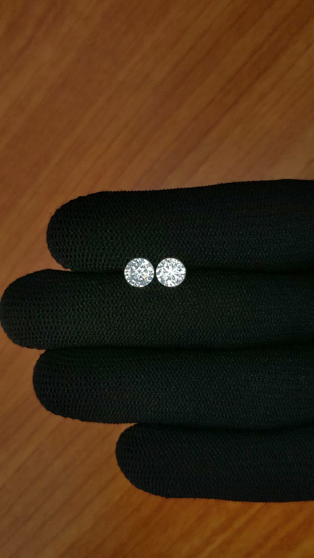 2.25&nbsp;Ct.Tw.Total Carat Weight Zircon Pair from Ceylon (Sri Lanka) Size Video