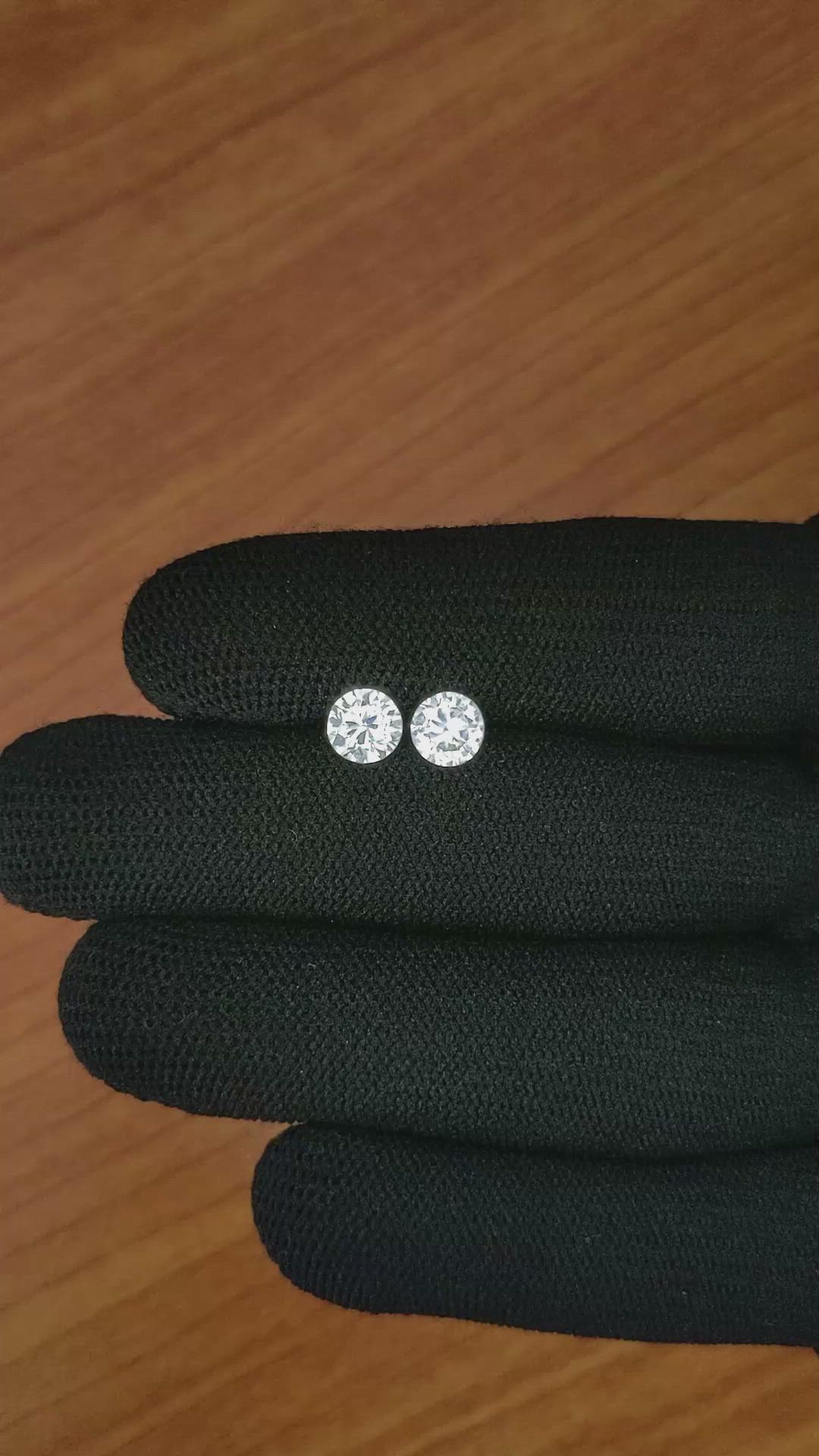 2.15&nbsp;Ct.Tw.Total Carat Weight White Zircon Pair from Ceylon (Sri Lanka) Size Video