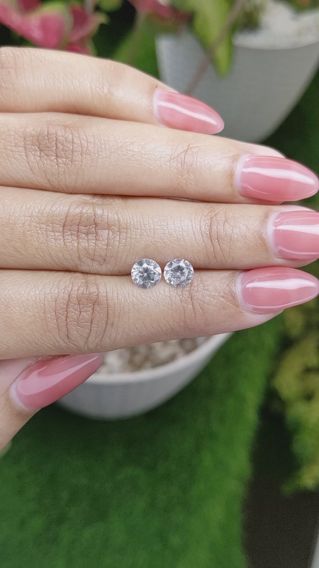 2.15&nbsp;Ct.Tw.Total Carat Weight White Zircon Pair from Ceylon (Sri Lanka) Size Video