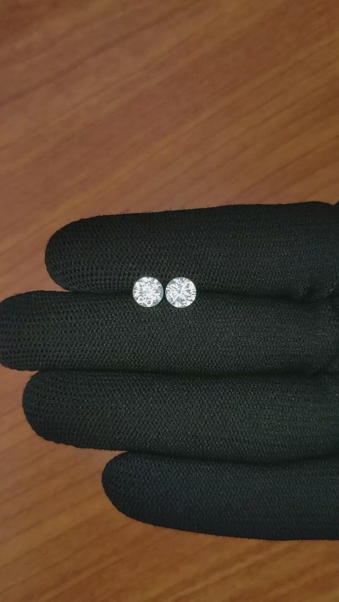 2.36&nbsp;Ct.Tw.Total Carat Weight White Zircon Pair from Ceylon (Sri Lanka) Size Video