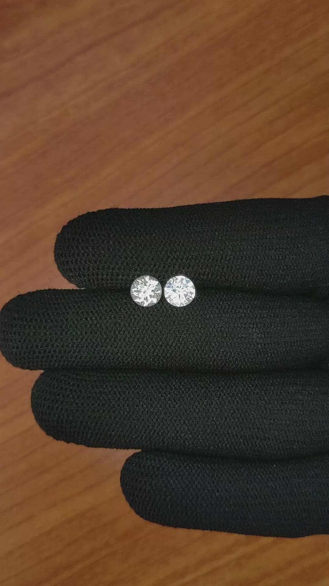 2.25&nbsp;Ct.Tw.Total Carat Weight White Zircon Pair from Ceylon (Sri Lanka) Size Video