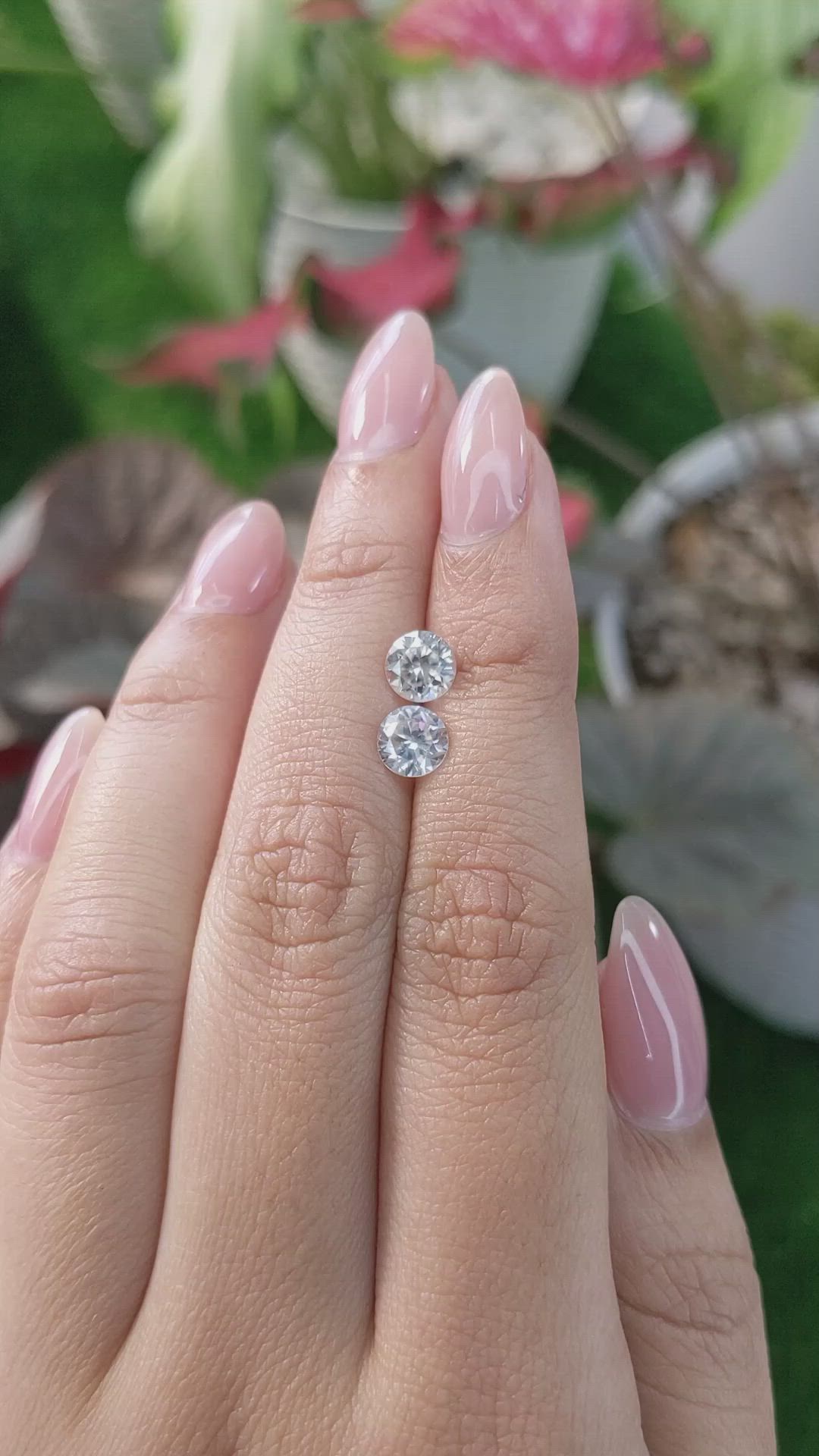 2.25&nbsp;Ct.Tw.Total Carat Weight White Zircon Pair from Ceylon (Sri Lanka) Size Video