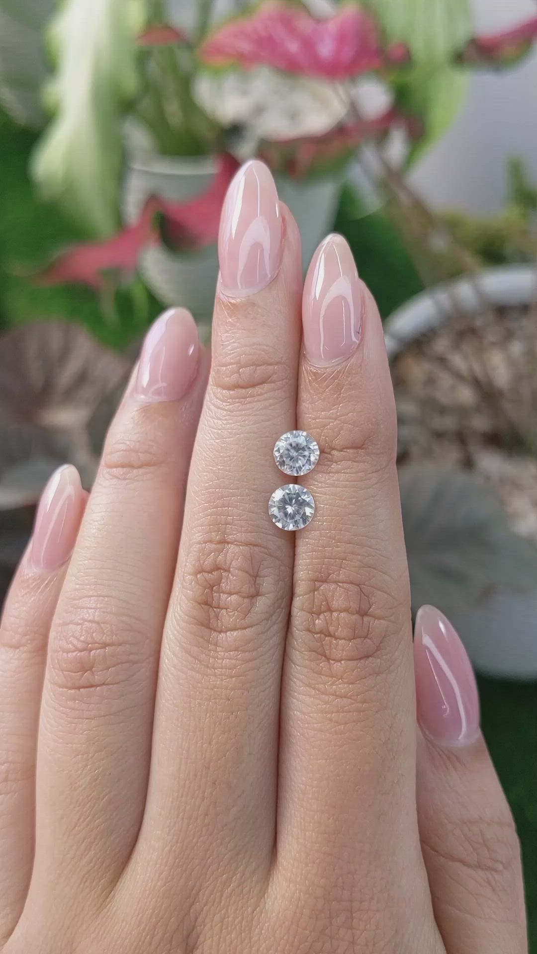 2.18&nbsp;Ct.Tw.Total Carat Weight White Zircon Pair from Ceylon (Sri Lanka) Size Video