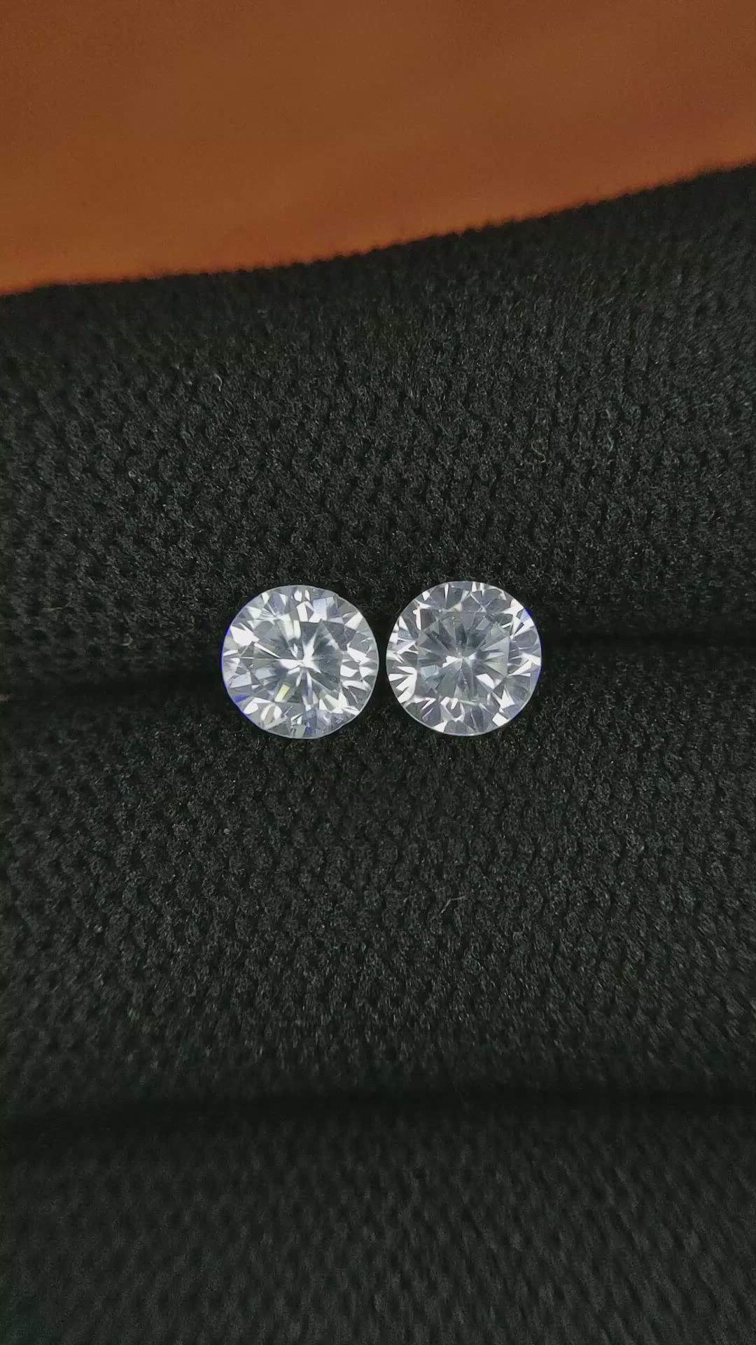 2.10&nbsp;Ct.Tw.Total Carat Weight White Zircon Pair from Ceylon (Sri Lanka) Size Video