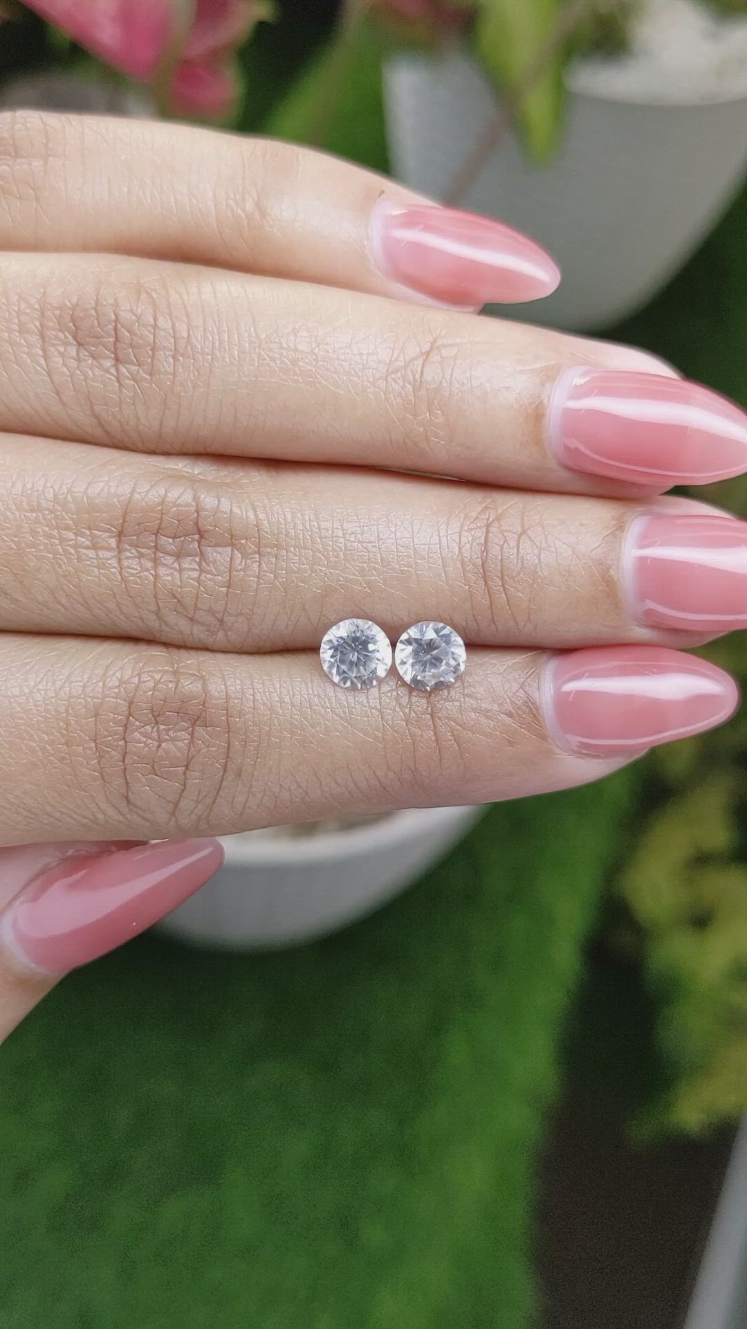 2.10&nbsp;Ct.Tw.Total Carat Weight White Zircon Pair from Ceylon (Sri Lanka) Size Video