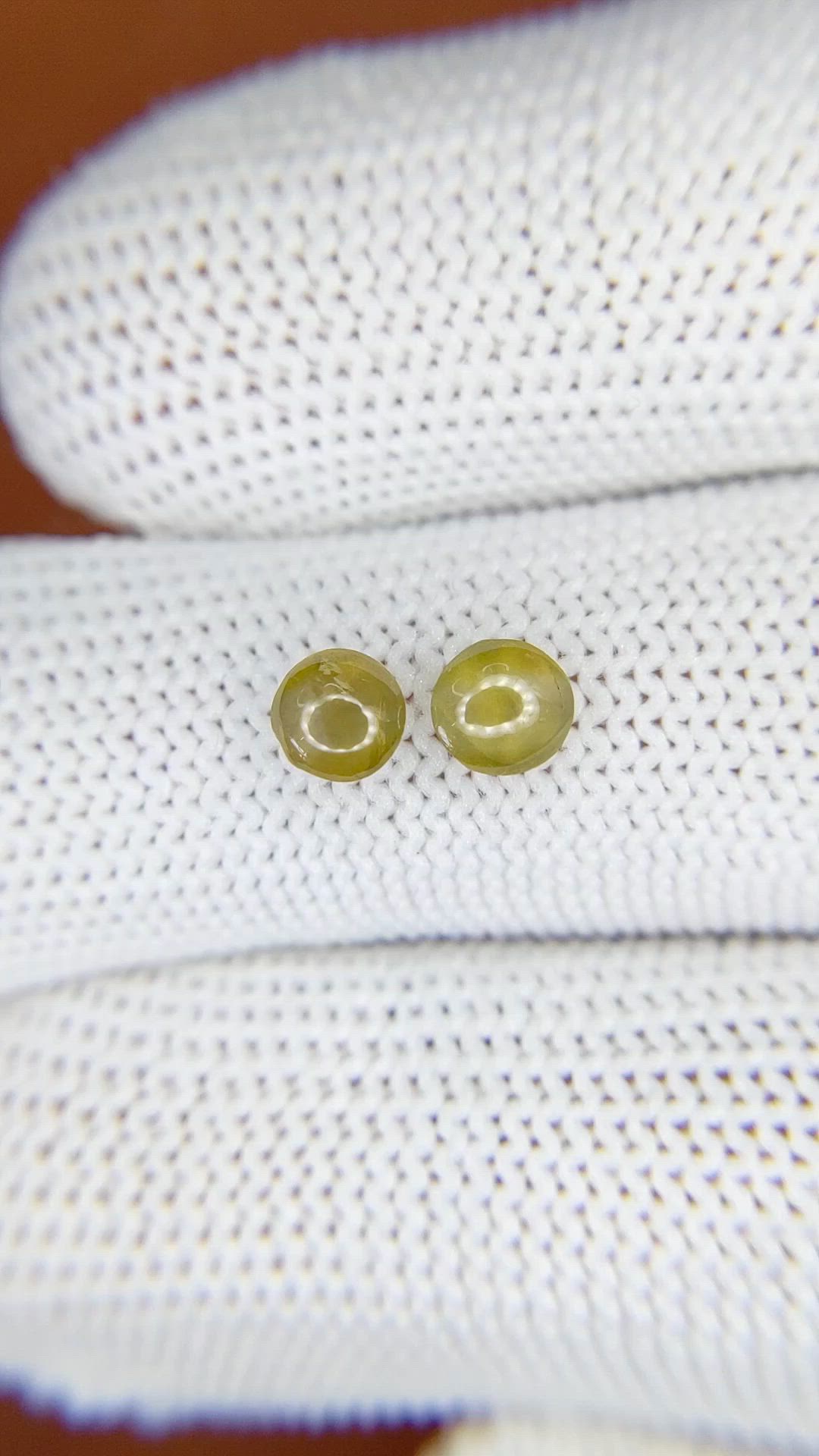 1.21&nbsp;Ct.Tw.Total Carat Weight Yellowish Brown Cabochon Chrysoberyl Pair from Ceylon (Sri Lanka) Size Video